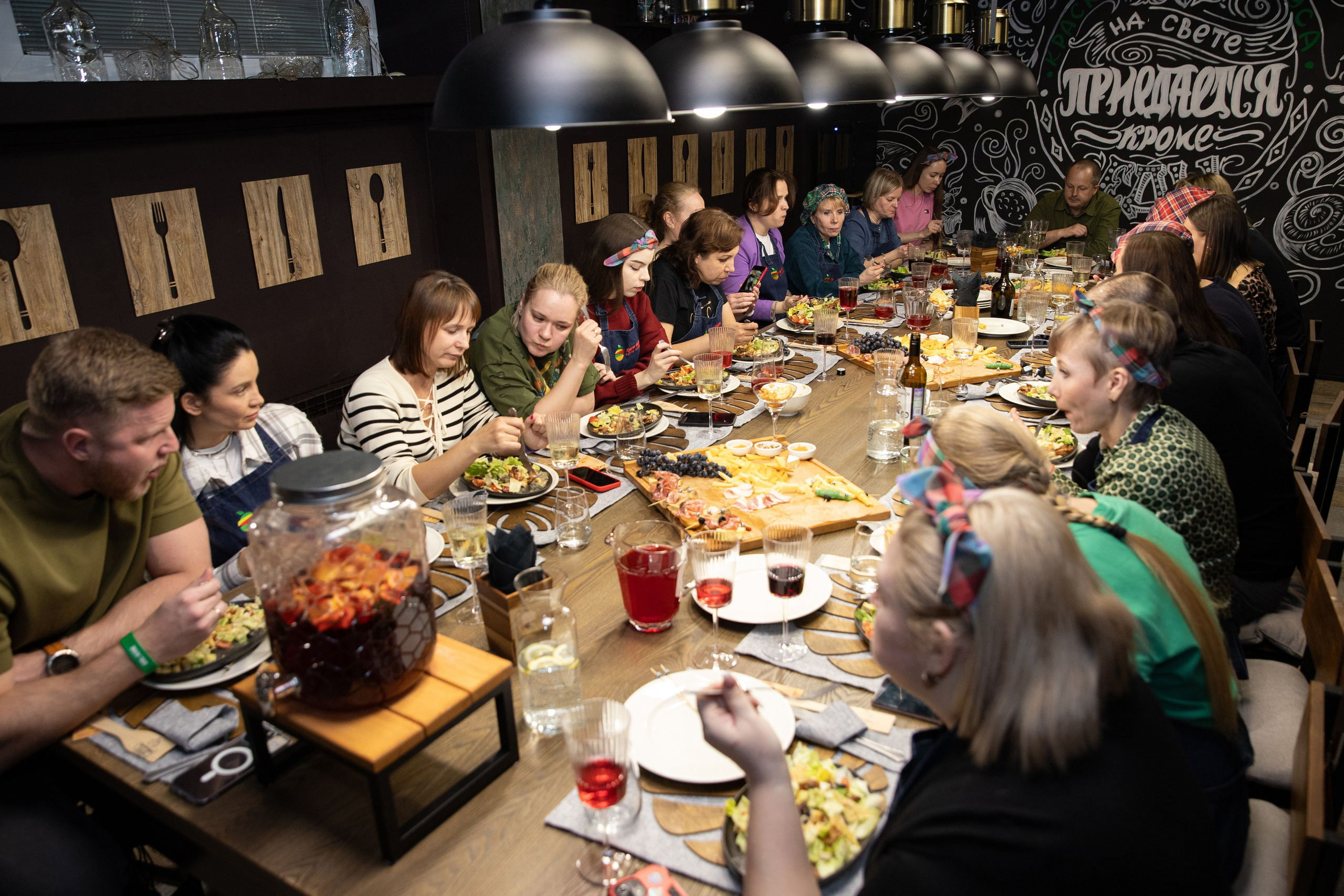 Встреча во «Краски Вкуса». Свадебный фотограф Иркутск, репортажный фотограф Иркутск
