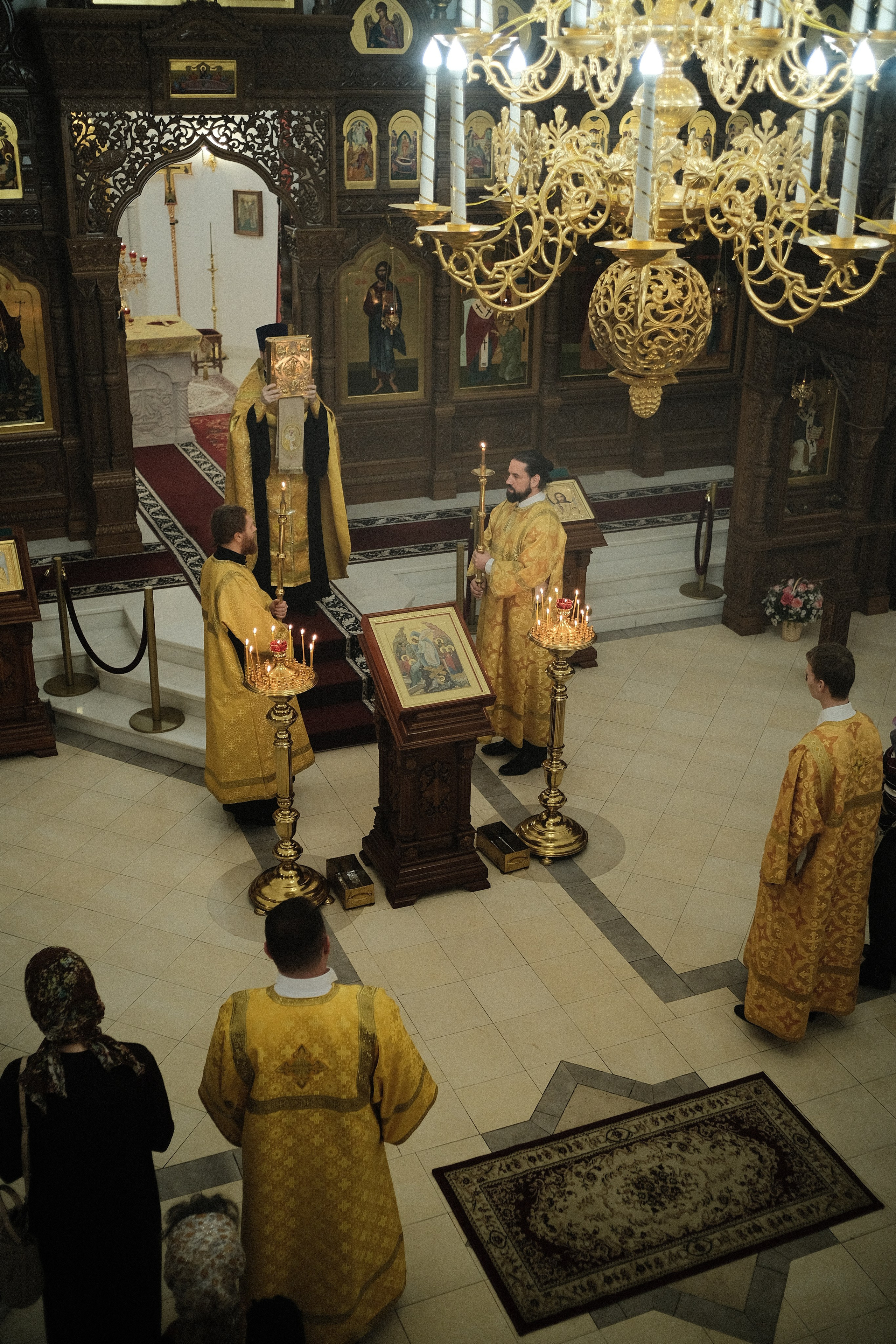 Храм Спиридона, епископа Тримифунтского. Илья Варакин — Кинематографичный фотограф в Москве. Съемки с душой и эстетикой пленки. Готовые фото за 2 дня