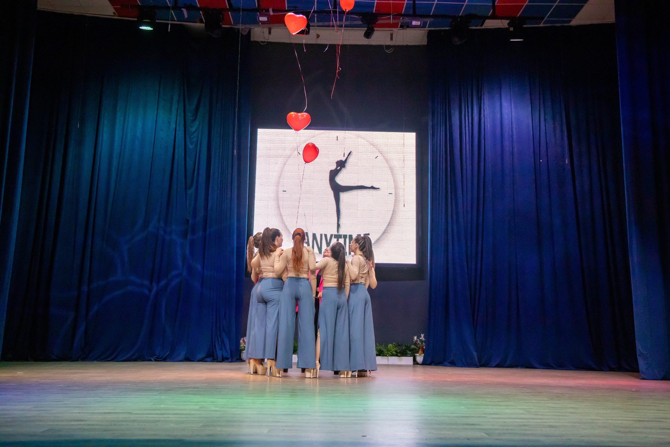 Танцевальное выступление. Свадебный фотограф в городе Подольск МО и Москва Крылова Ирина