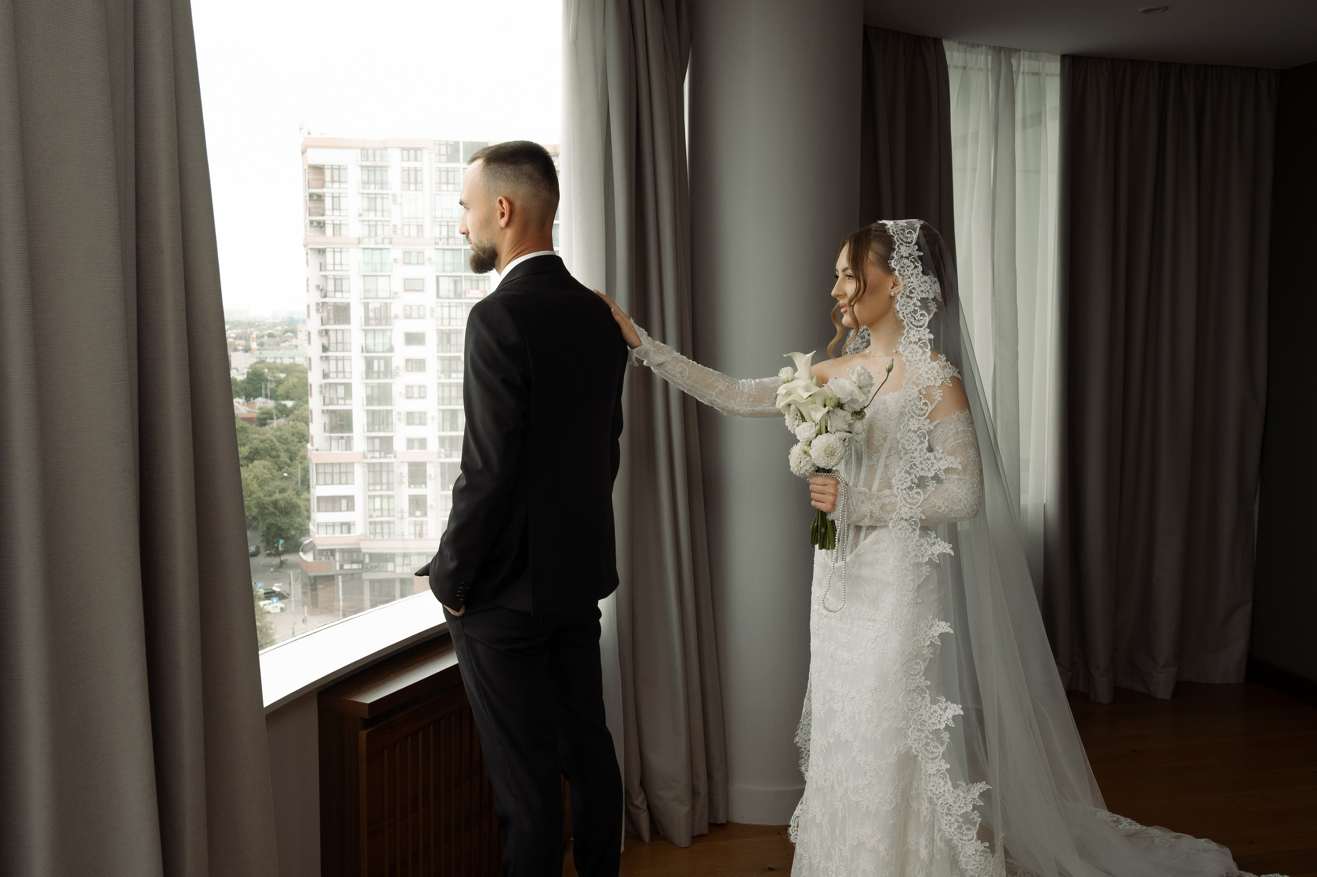 Свадьба (утро в отеле). Свадебный и семейный фотограф в Краснодаре Алина Мельник