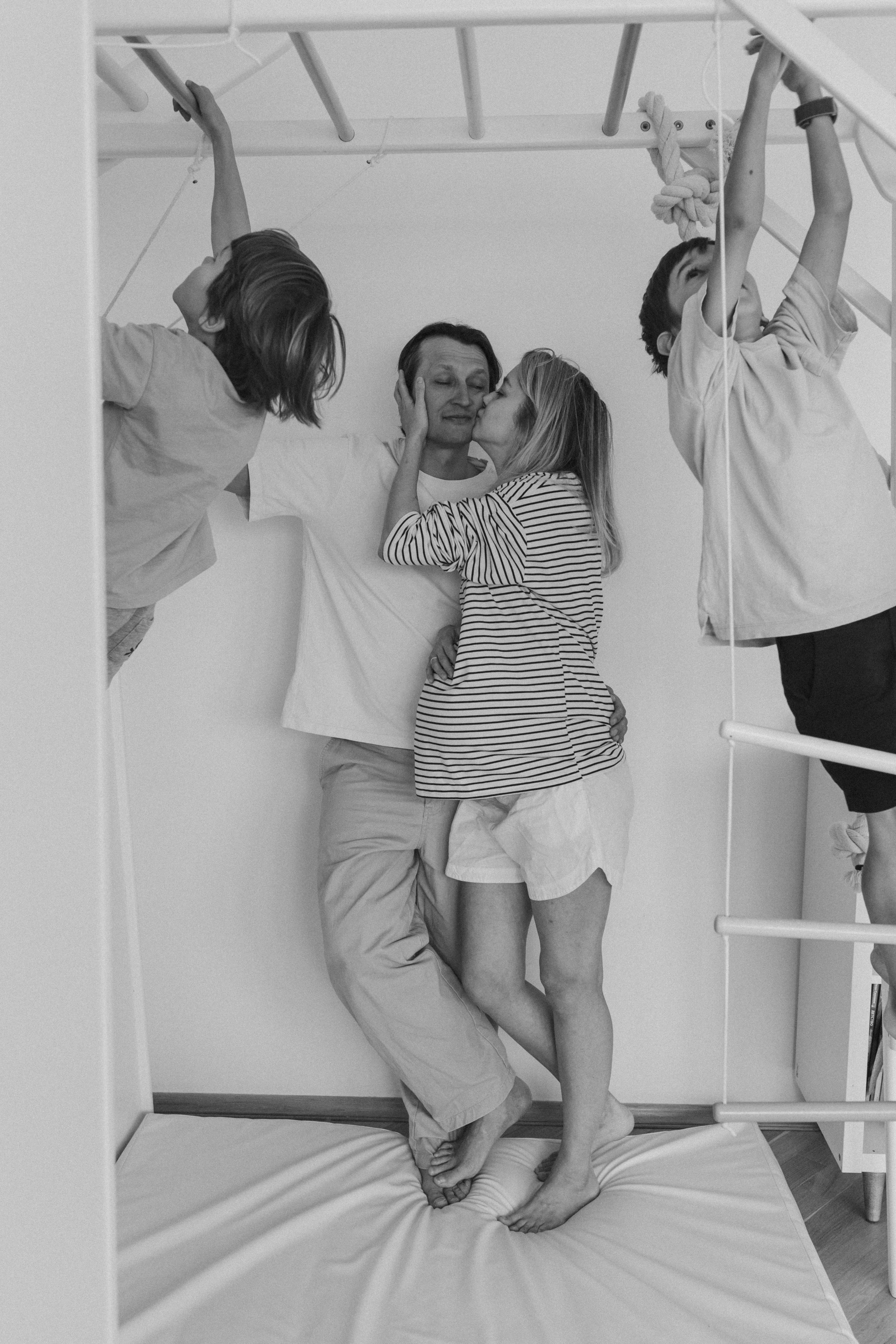 Катя, Паша, Валера и Родион ждут братика. Семейный фотограф в Москве