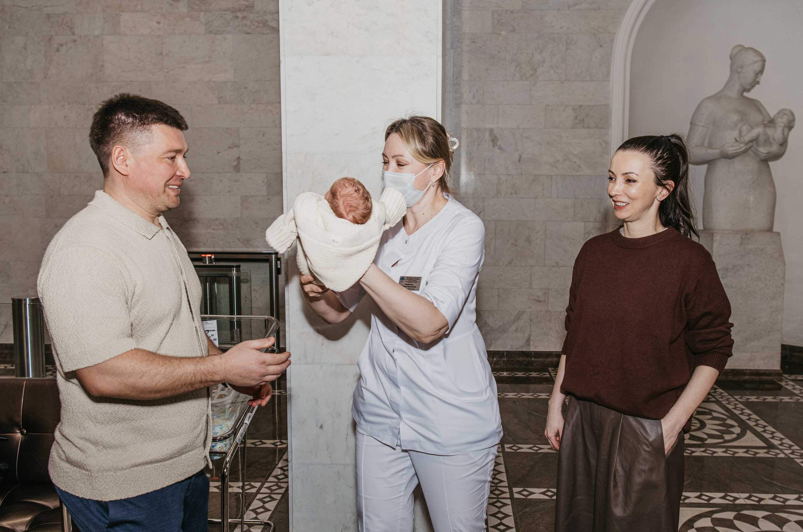 Выписка Екатерины. Снегиревка. Фотограф на выписку из роддома в Москве и МО
