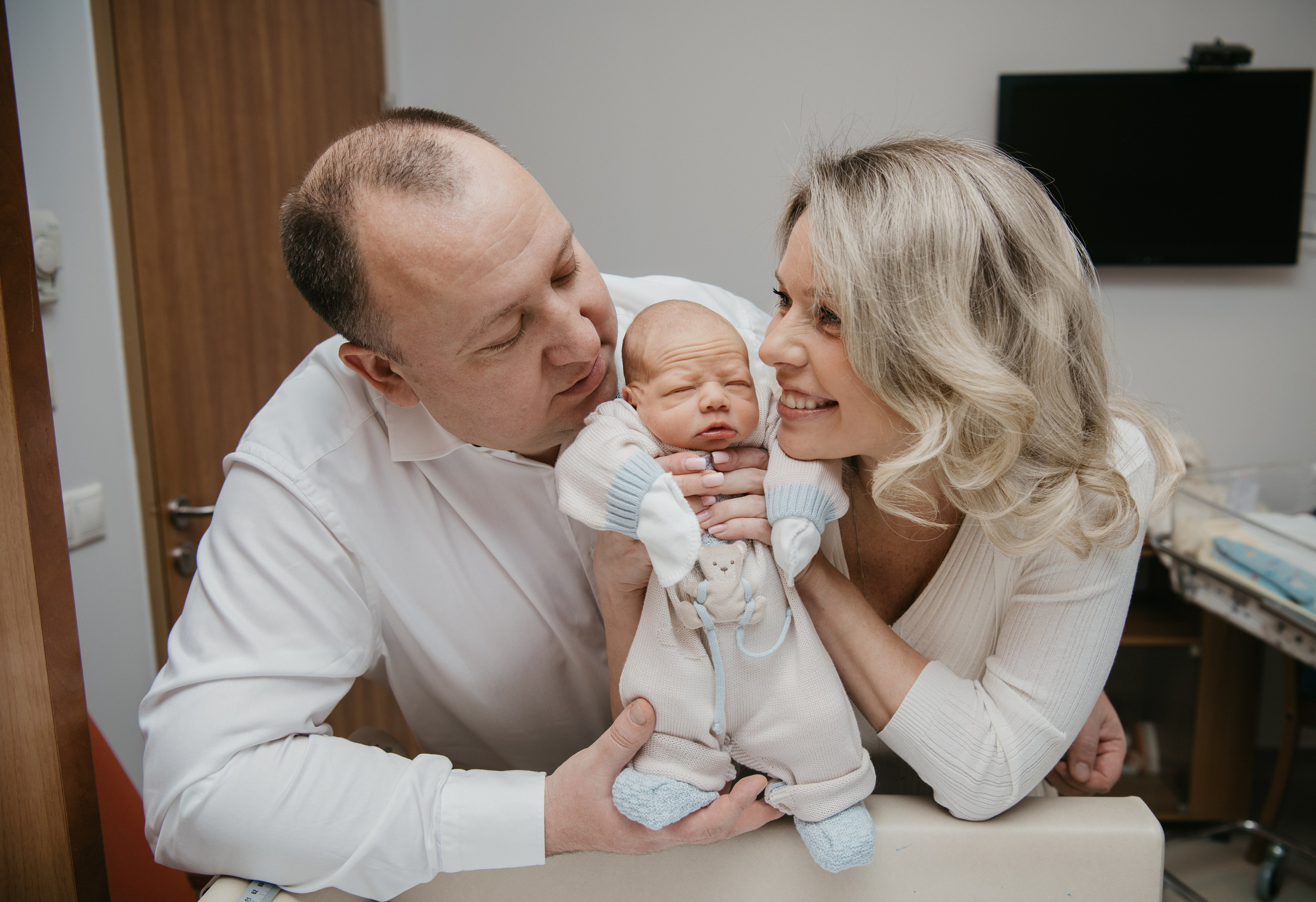 Выписка малыша. Мать и дитя в Лапино. Фотограф на выписку из роддома в Москве и МО
