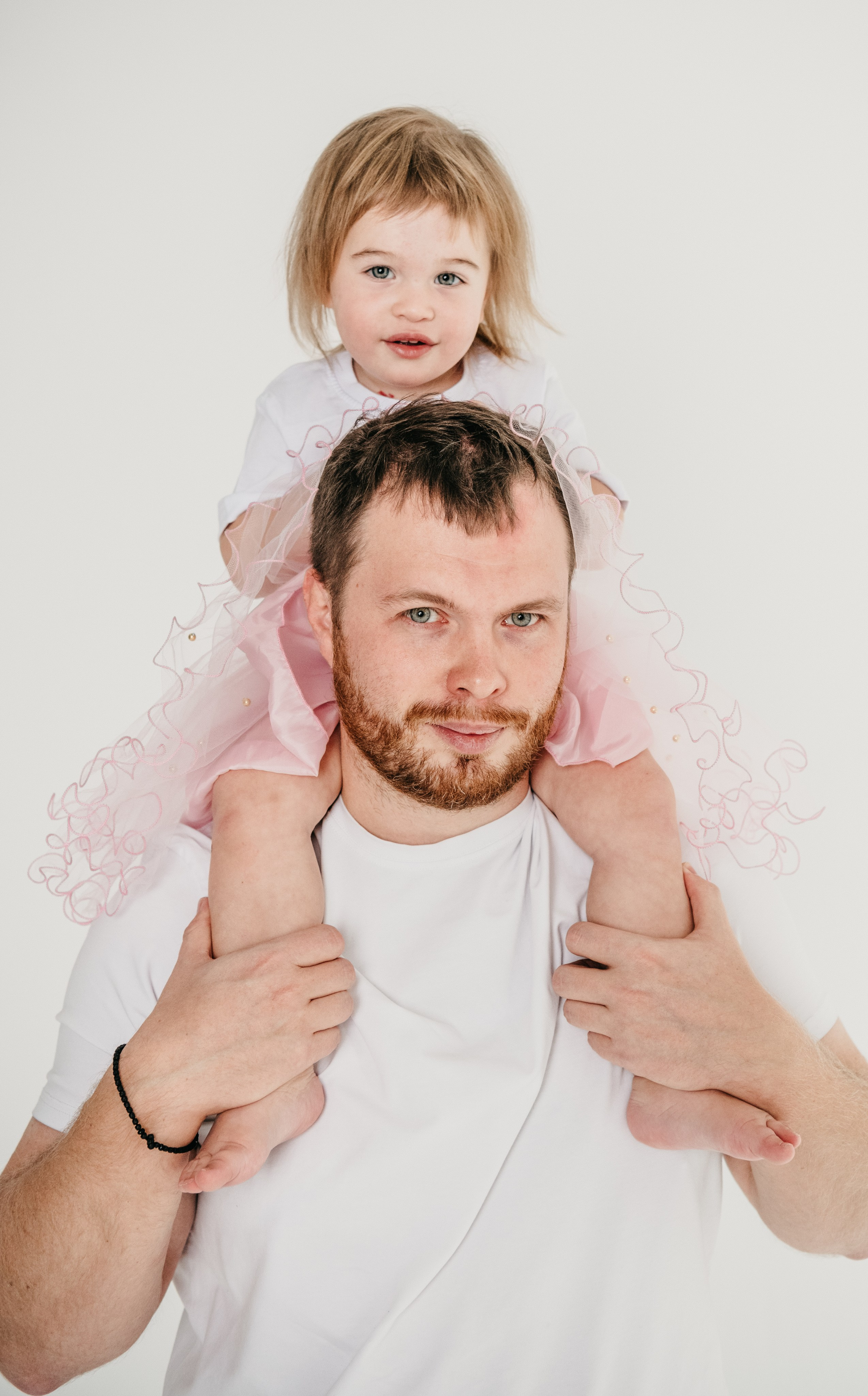 Есения с семьей. Фотограф на выписку из роддома в Москве и МО
