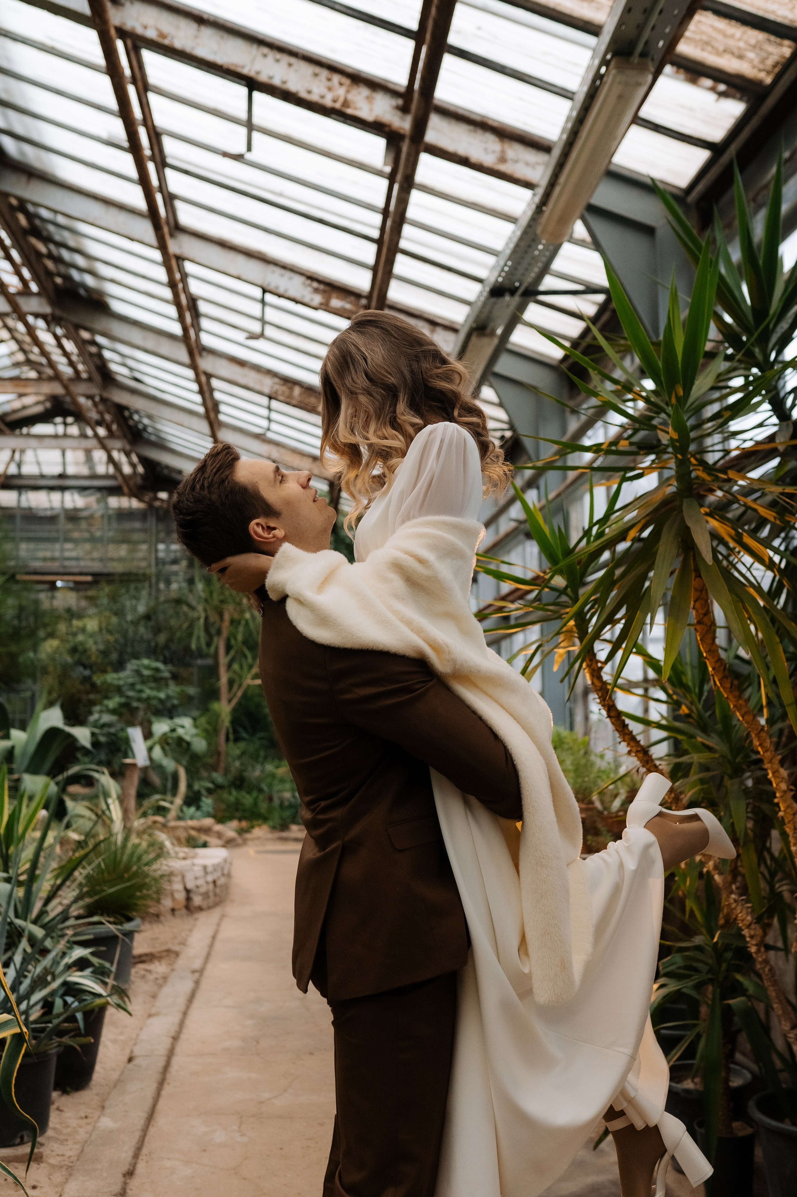 Свадебная фотосессия в оранжерее, Москва. Свадебный фотограф в Москве Анна Полушина