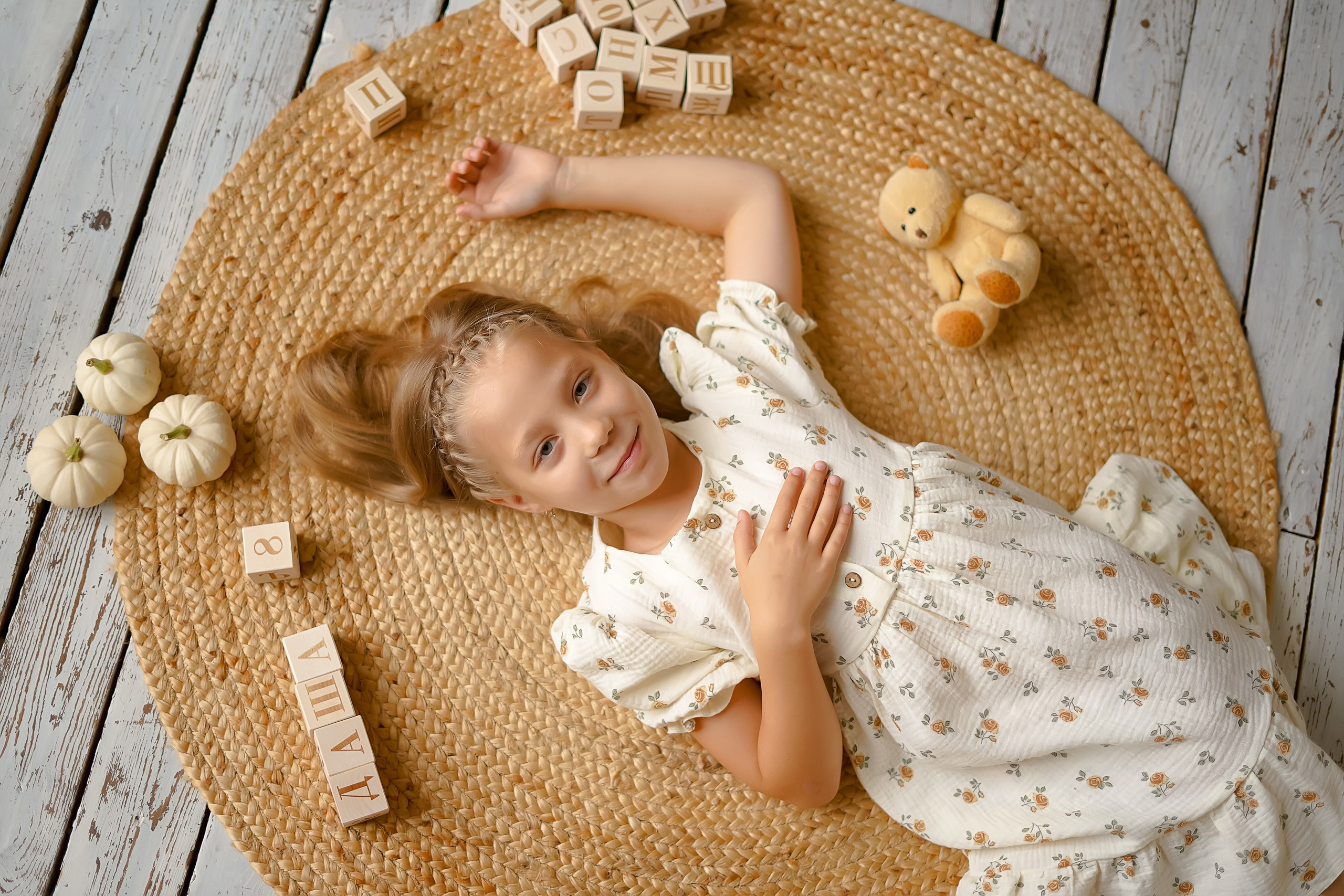 Девочки и ёжик. Фотограф Татьяна Митрофанова