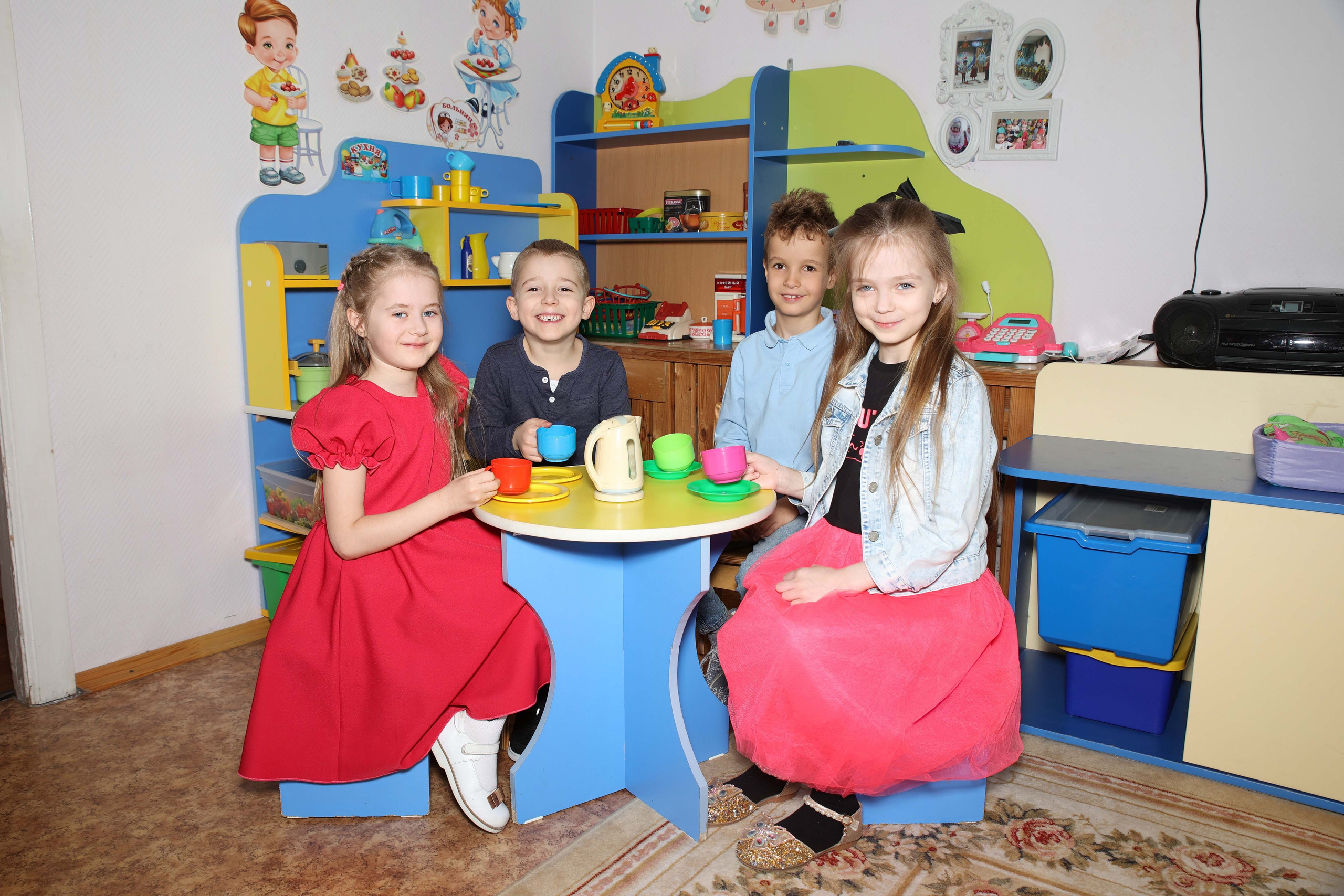 Групповые фотографии, фото с лучшим другом. Школьный и детсадовский фотограф Москва. Детский фотограф