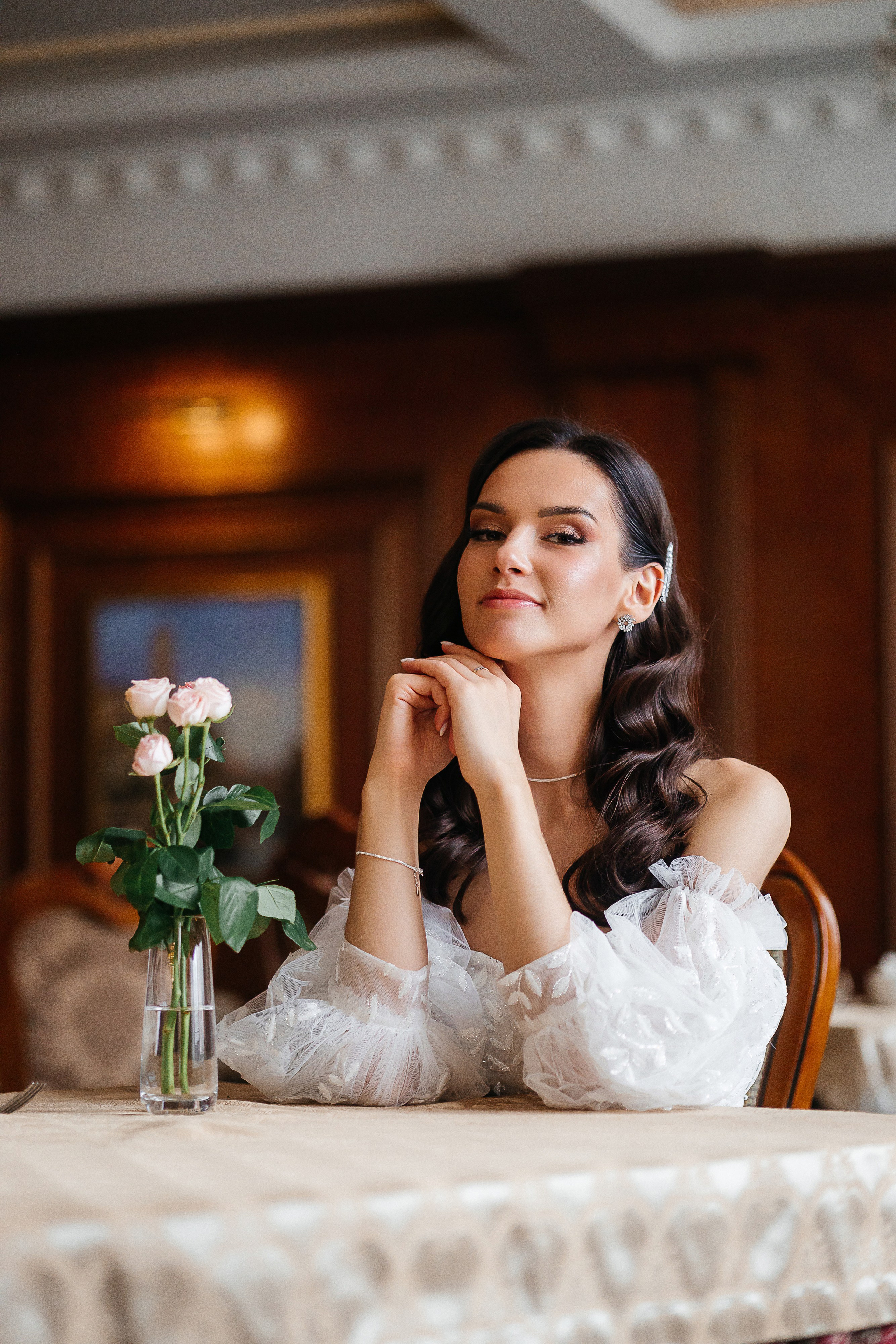 Волшебное утро невесты в номере отеля. Олег Сверчков | Свадебный фотограф Вологда