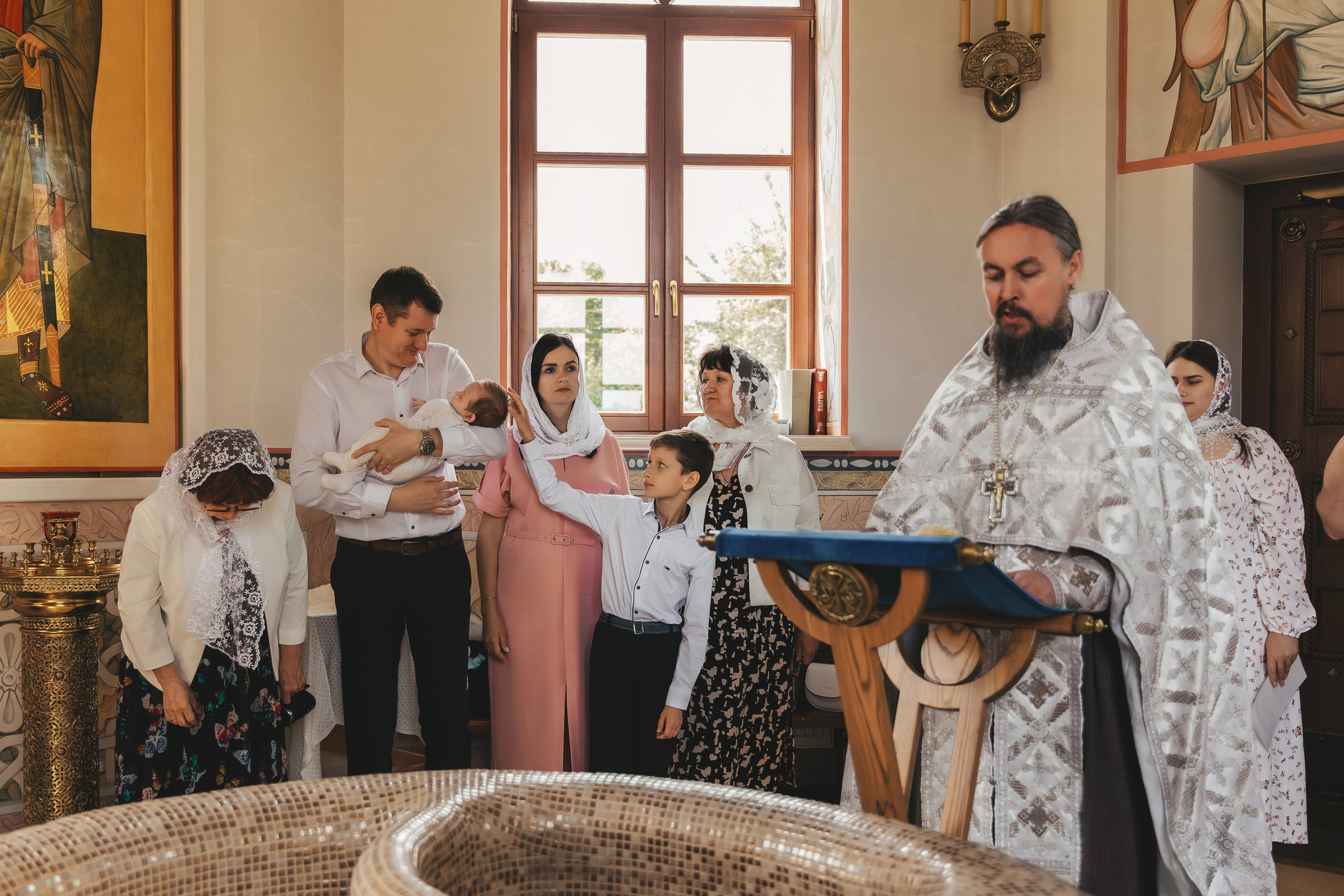 Репортажная съемка Крещения в Москве и области. Семейный и женский фотограф в Москве Надежда Воробьева