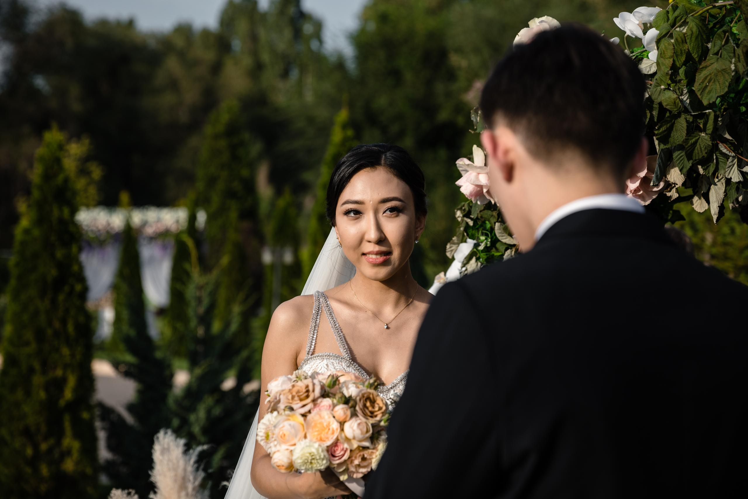 Невеста на регистрации