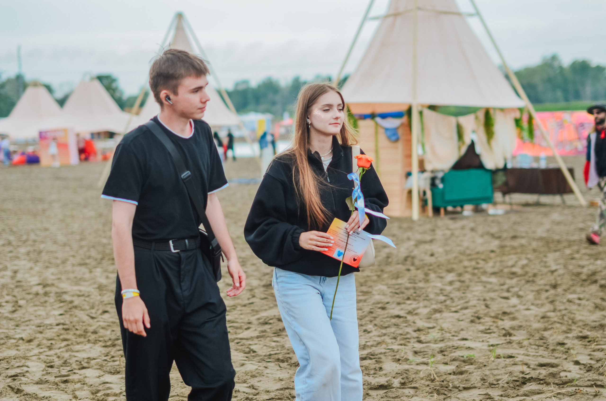 Фестиваль «Грань» 2025. Спортивная площадка. Денисова Аля — фотограф для парных съемок и индивидуальных историй в Барнауле