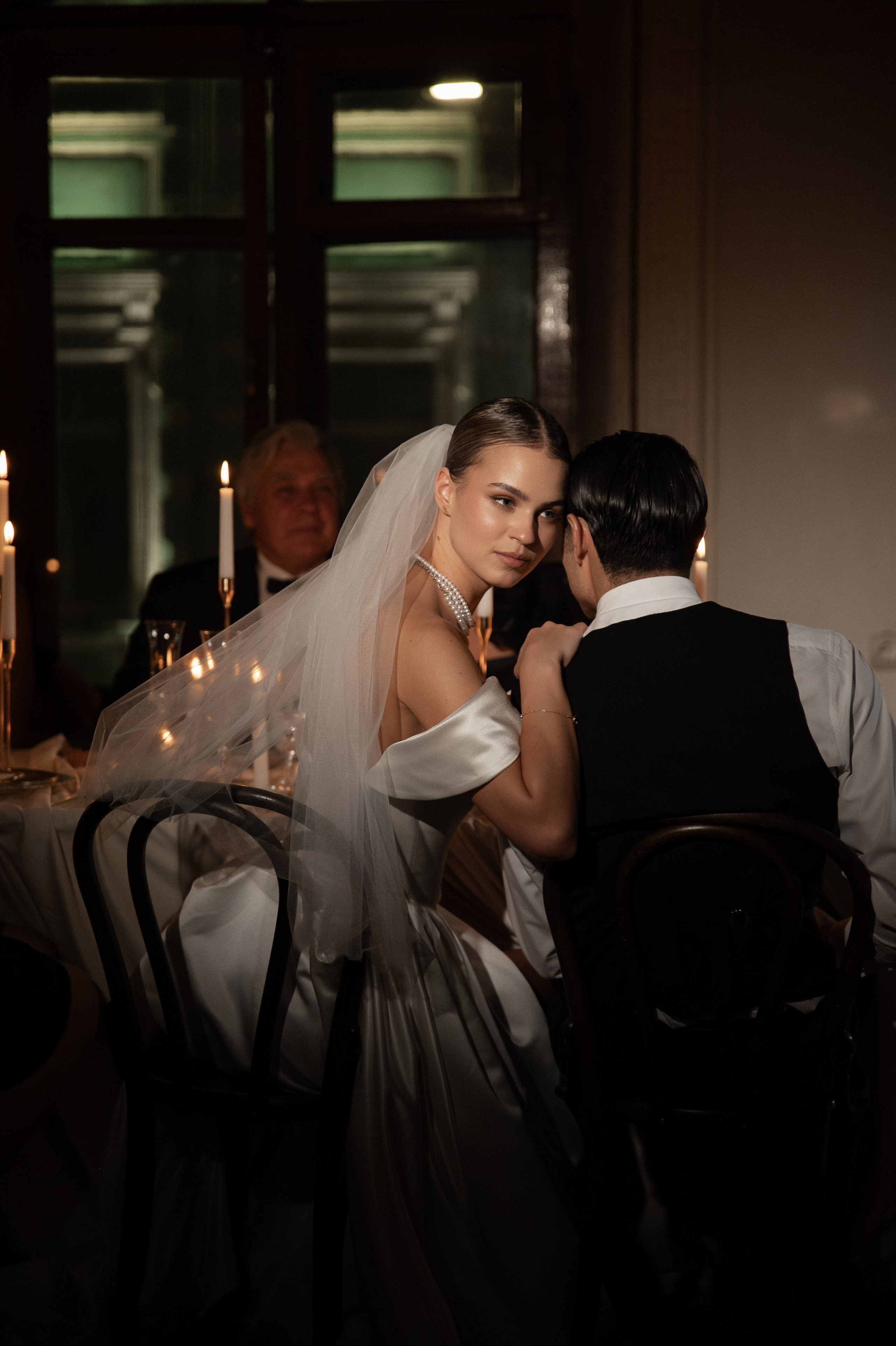 Камерный свадебный ужин при свечах в старинном особняке в фотостудии 21. Kult. Ярослава Ерина — свадебный фотограф в Москве