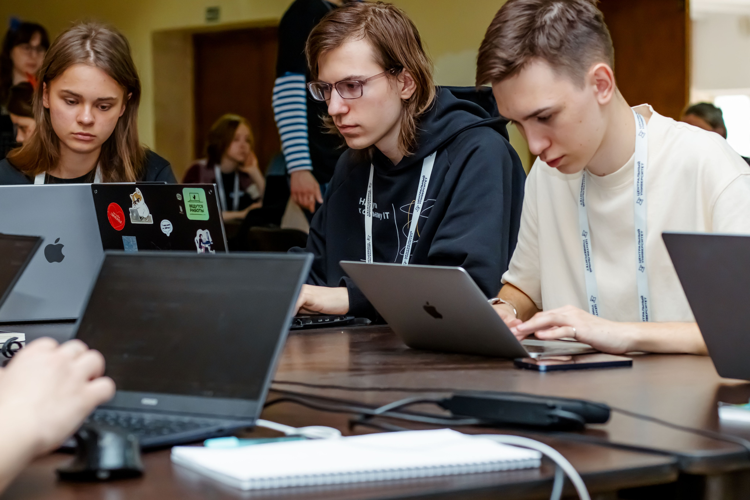 Центральный университет Т-Банка. Репортажный фотограф в Москве Катя Луговая, портретный фотограф и «street» фотограф, фотосессии «под ключ»