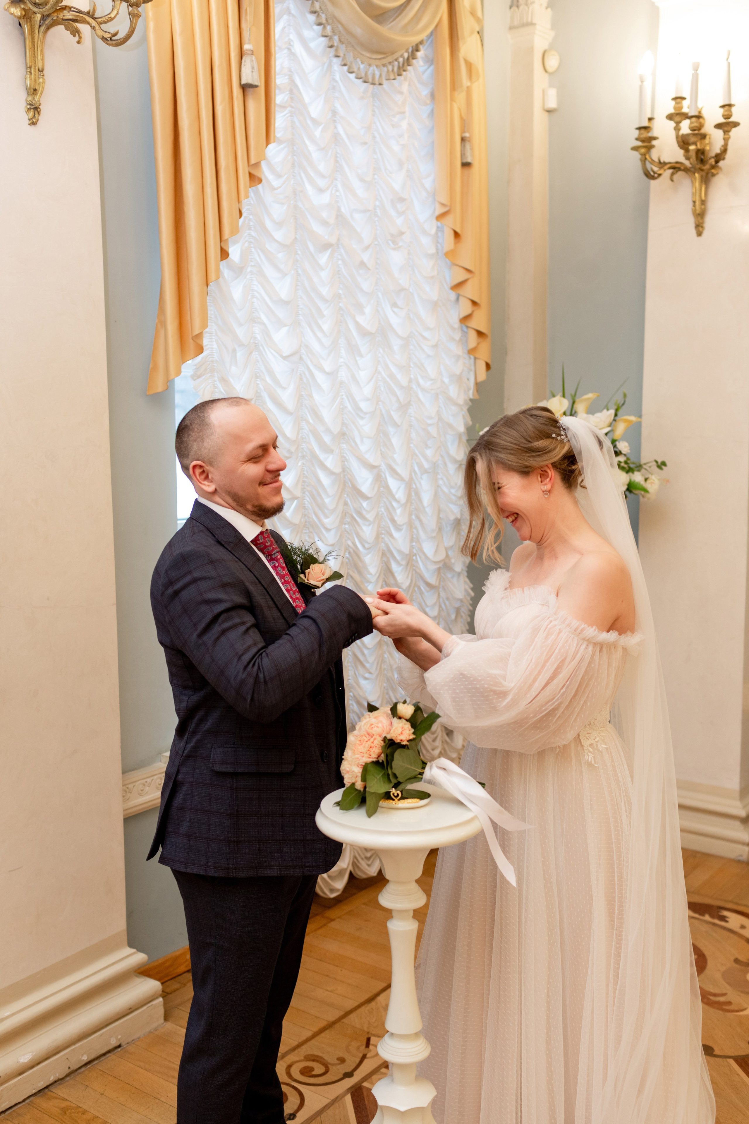 Зимняя свадебная съёмка в ЗАГСе Кировского района