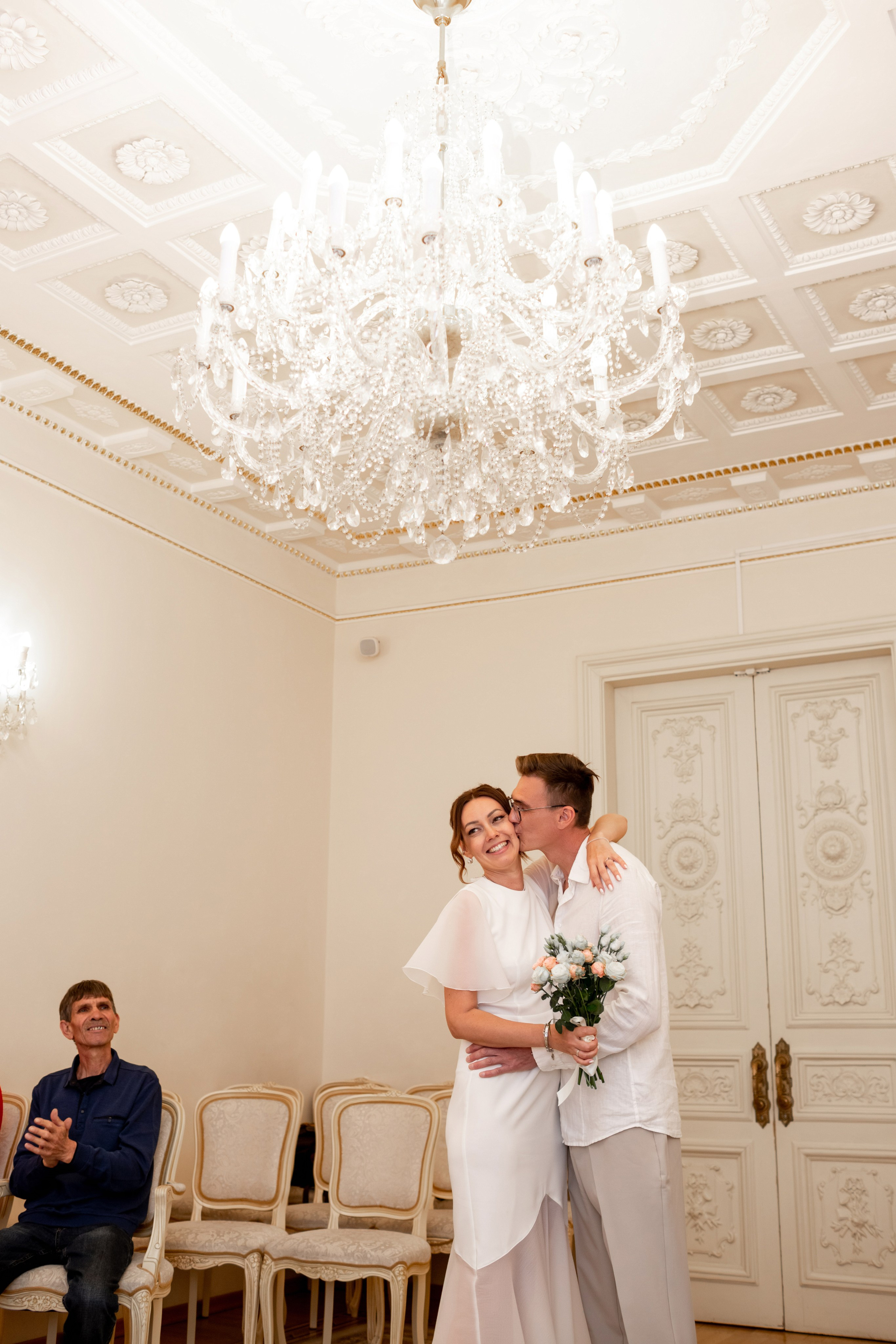 Свадебная фотопрогулка по улицам Петербурга. Свадебный фотограф Кирилл Белый