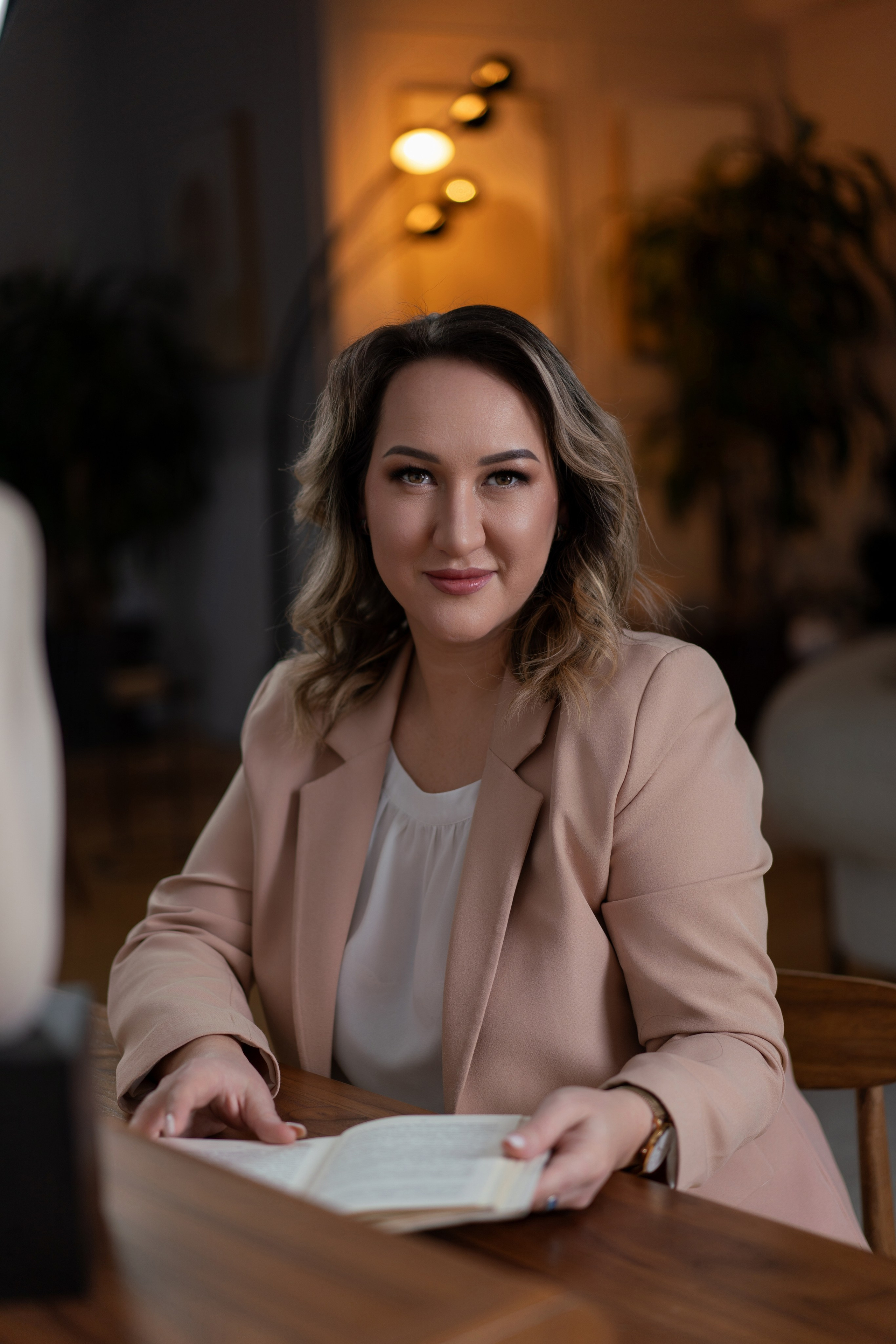 Бизнес-фотограф в Алматы — корпоративные съёмки, деловые портреты и репортажи. Профессиональный фотограф в Алматы