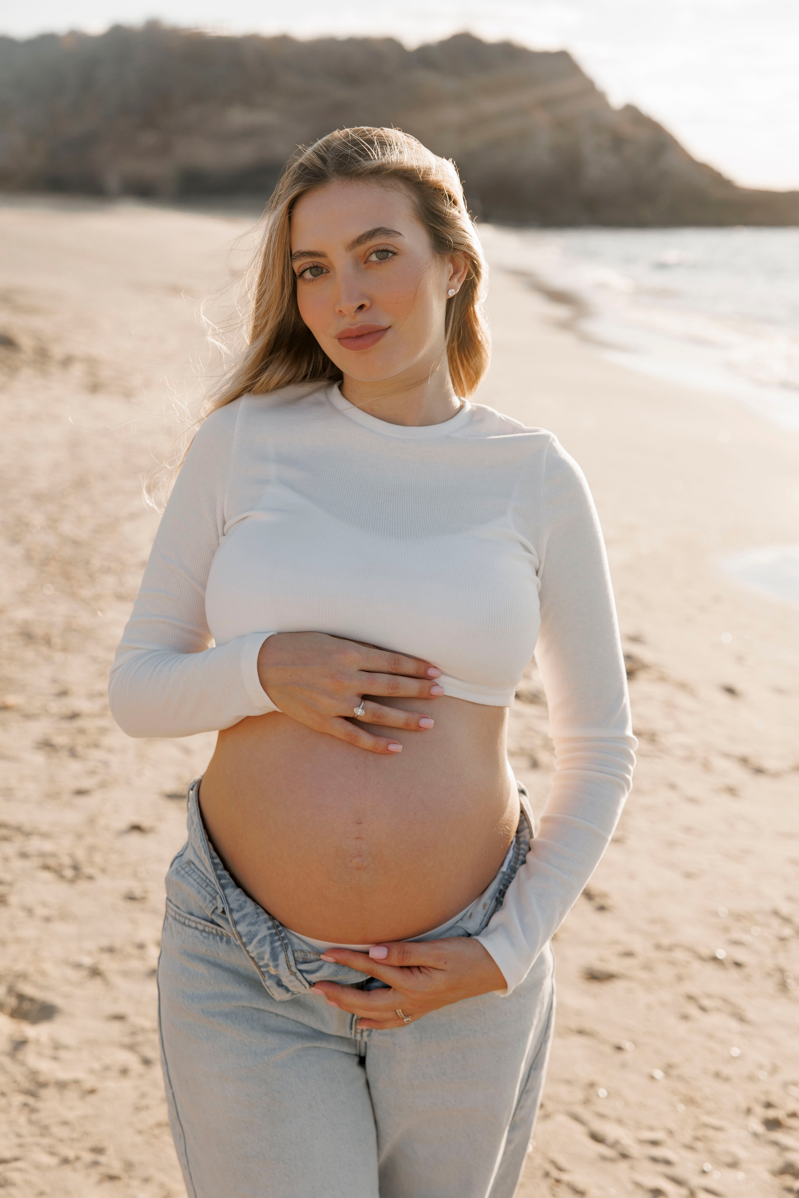 Pregnancy photoshoot near the sea. Wedding and family photographer