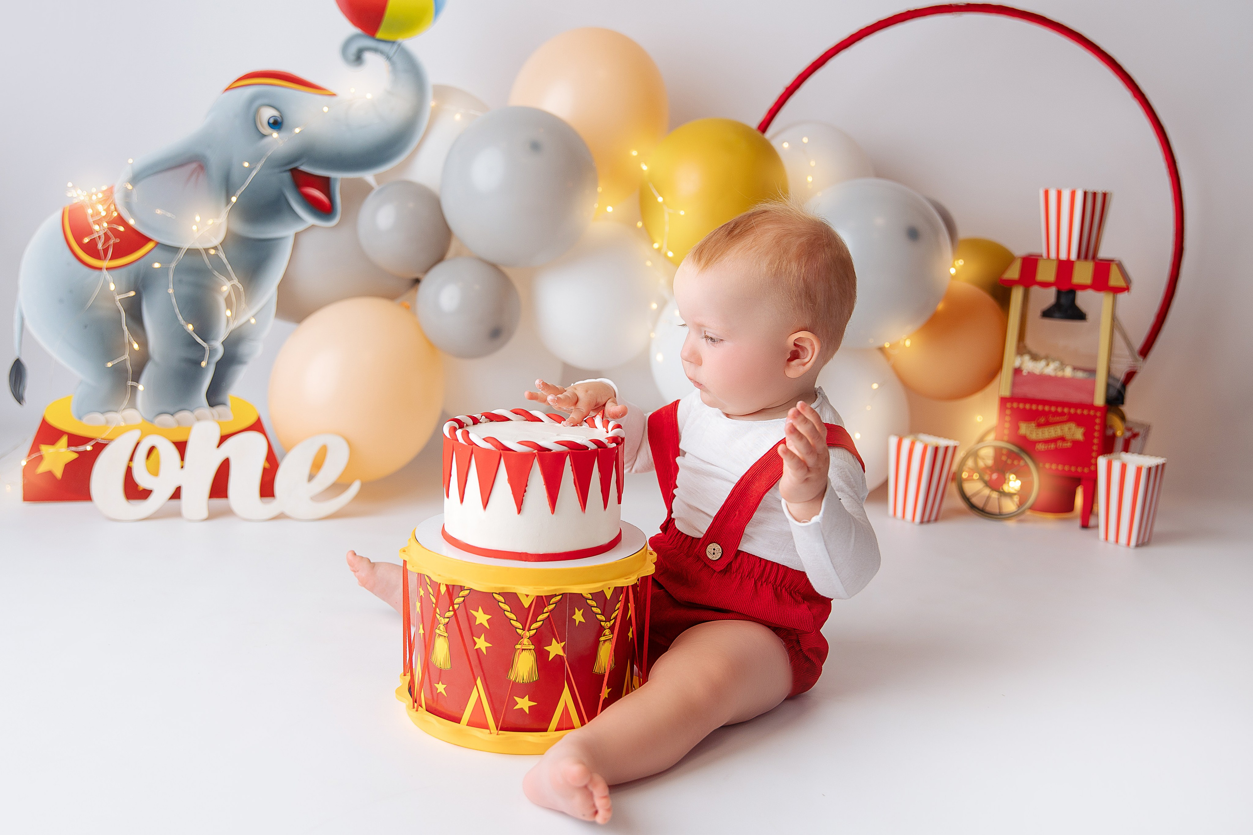 Праздничное оформление. Фотограф беременности, новорожденных Москва. годики под ключ