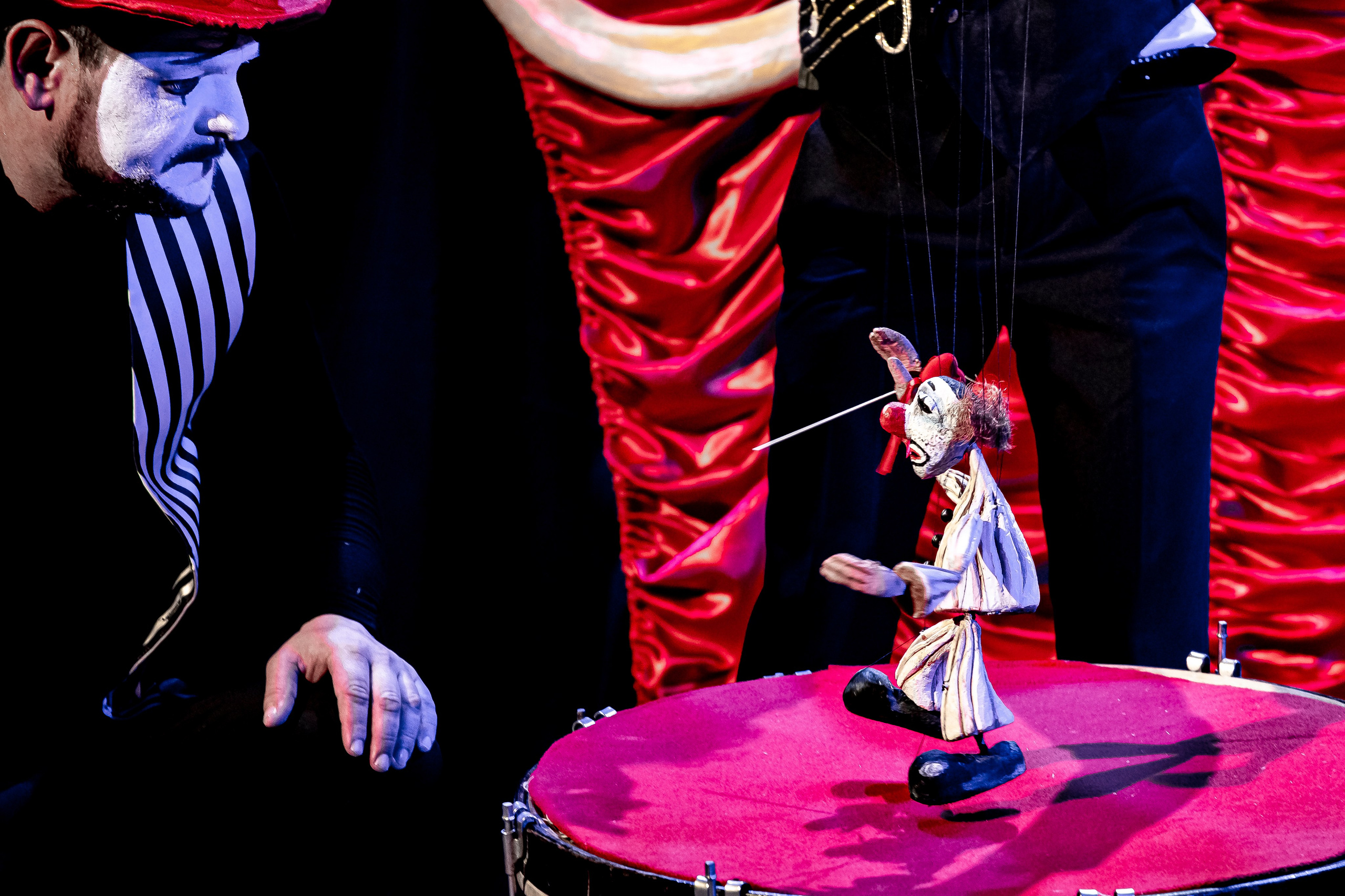 Цирк из Саквояжа спектакль театра САКВОЯЖ. Фотограф в Сочи Юрий Шептаев