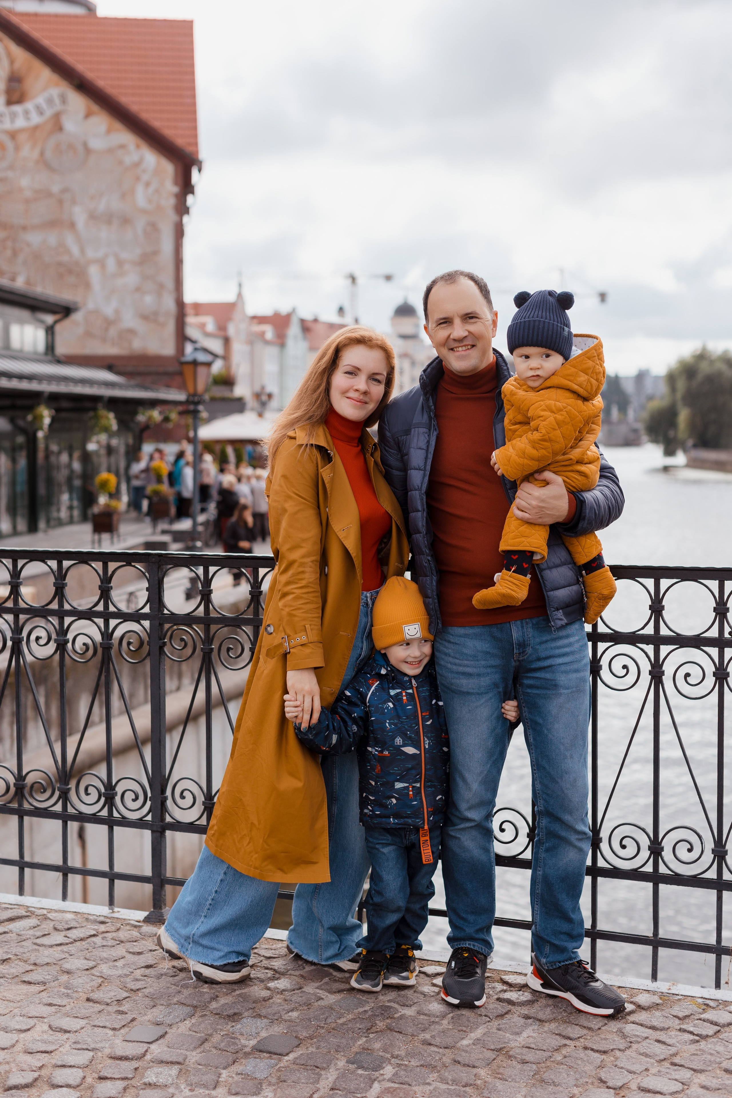 Семейная Рыбная деревня, остров Канта осень. Фотограф в Калининграде свадебная фотография, репортажная, фотосессии
