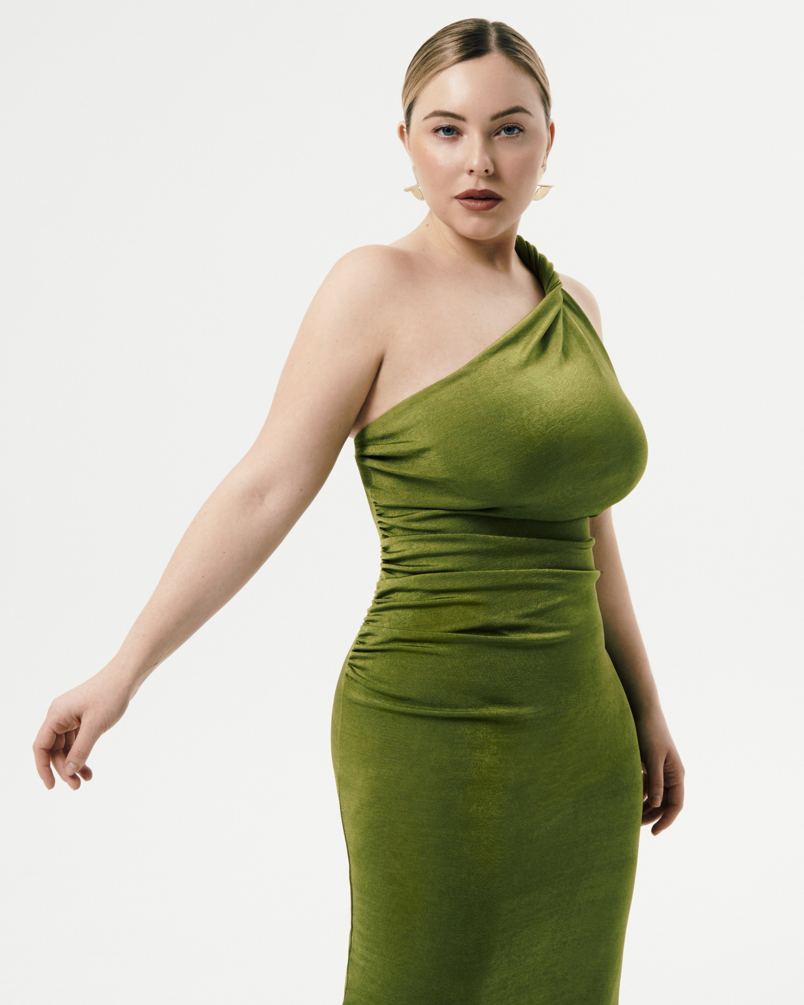 Одежда. Curvy Daria модель плюс сайз