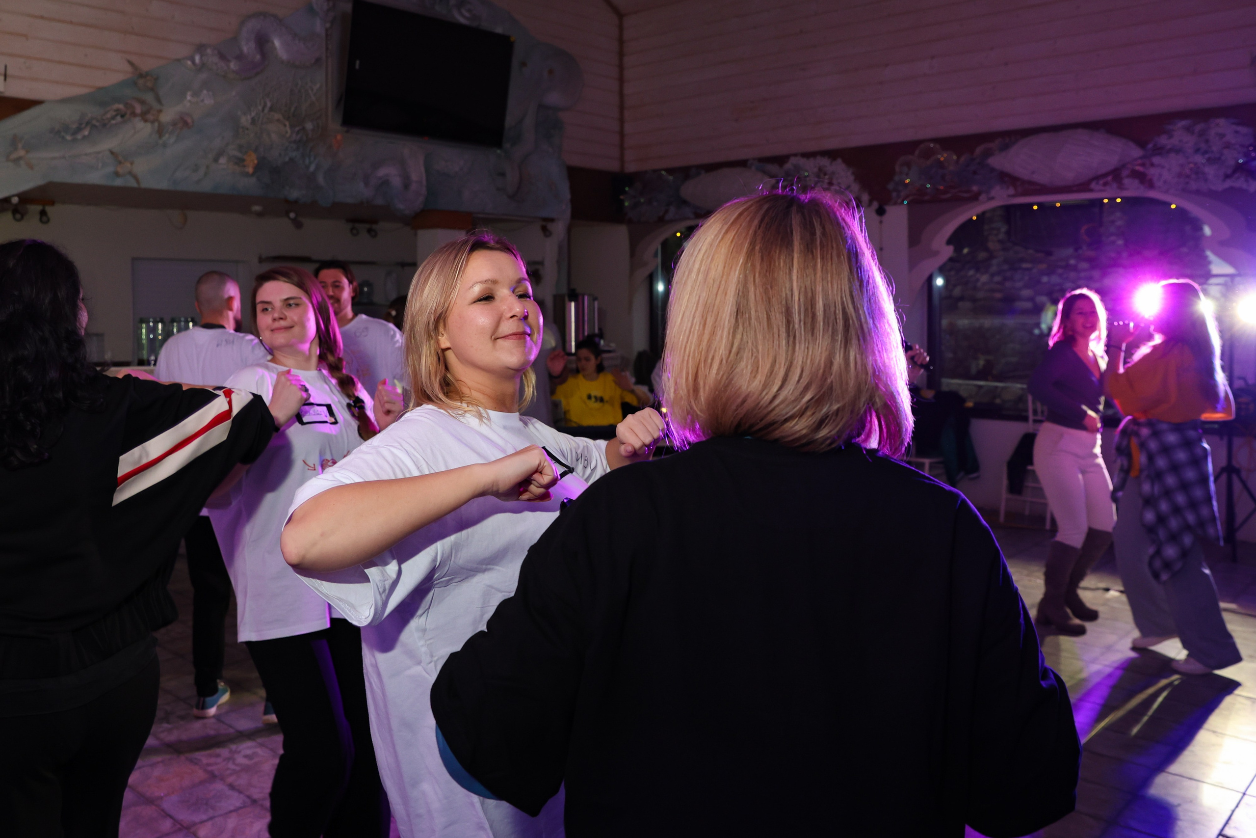 Тиндер смена в лагере для взрослых «Изи». Фотограф Дарья Попова