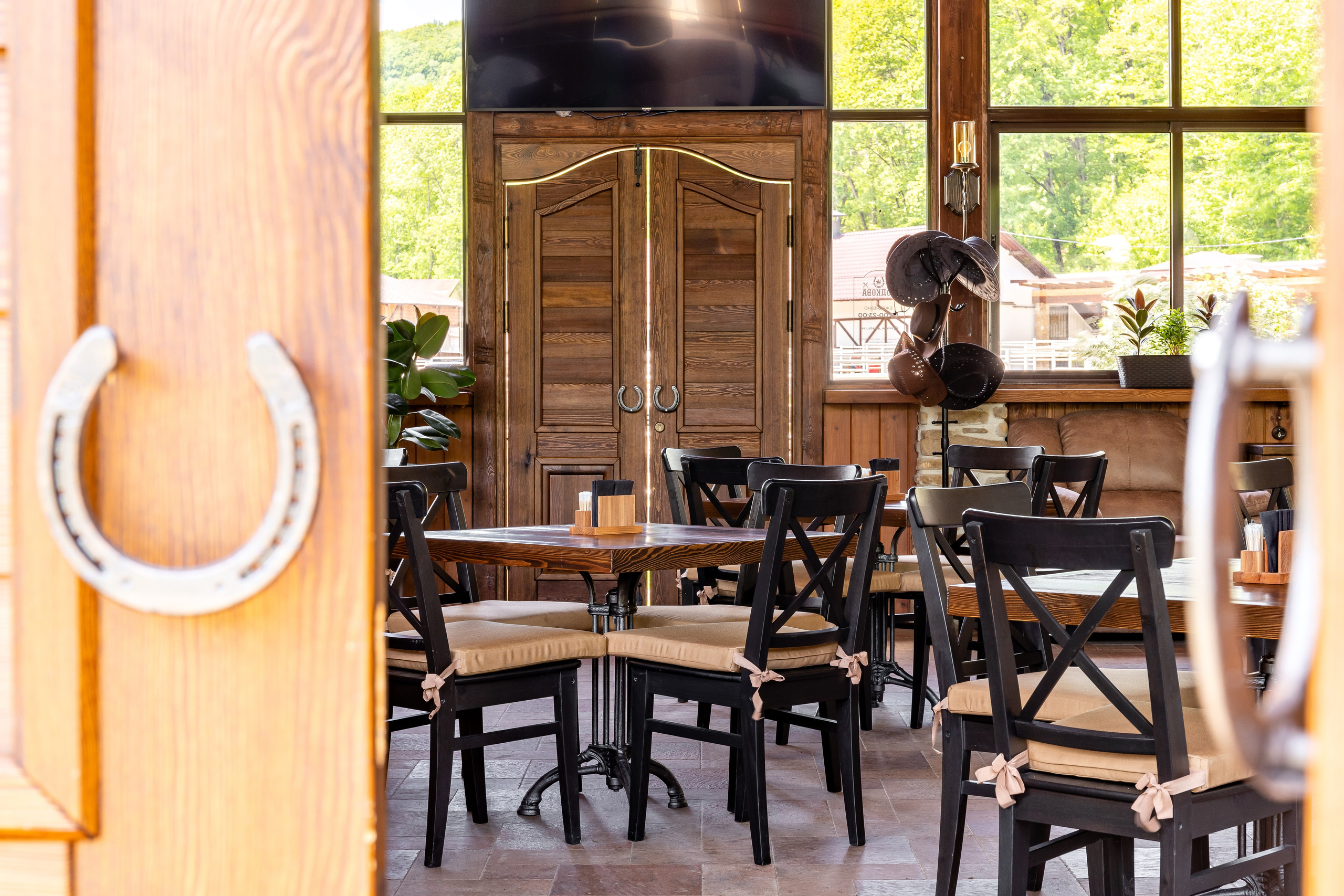 Парк-отель «Орлиное гнездо». Бар «Подкова». п. Горячий Ключ. Интерьерный фотограф в Краснодарском крае Светлана Шурлова