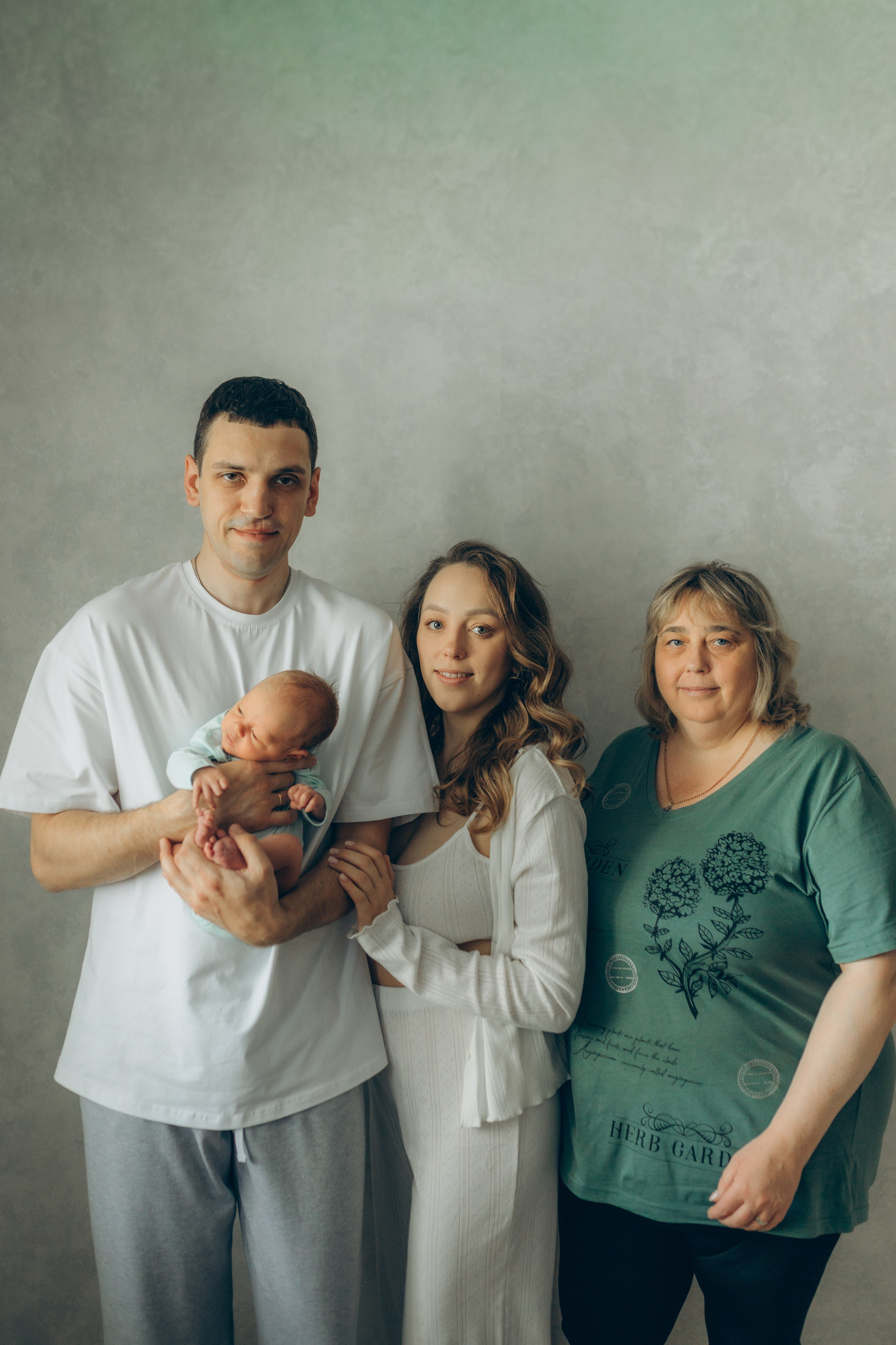 Ира, Дима, Кирюша, бабушка и Тайсон. Семейный фотограф и фотограф на роды в Ростове-на-Дону Мухина Виктория