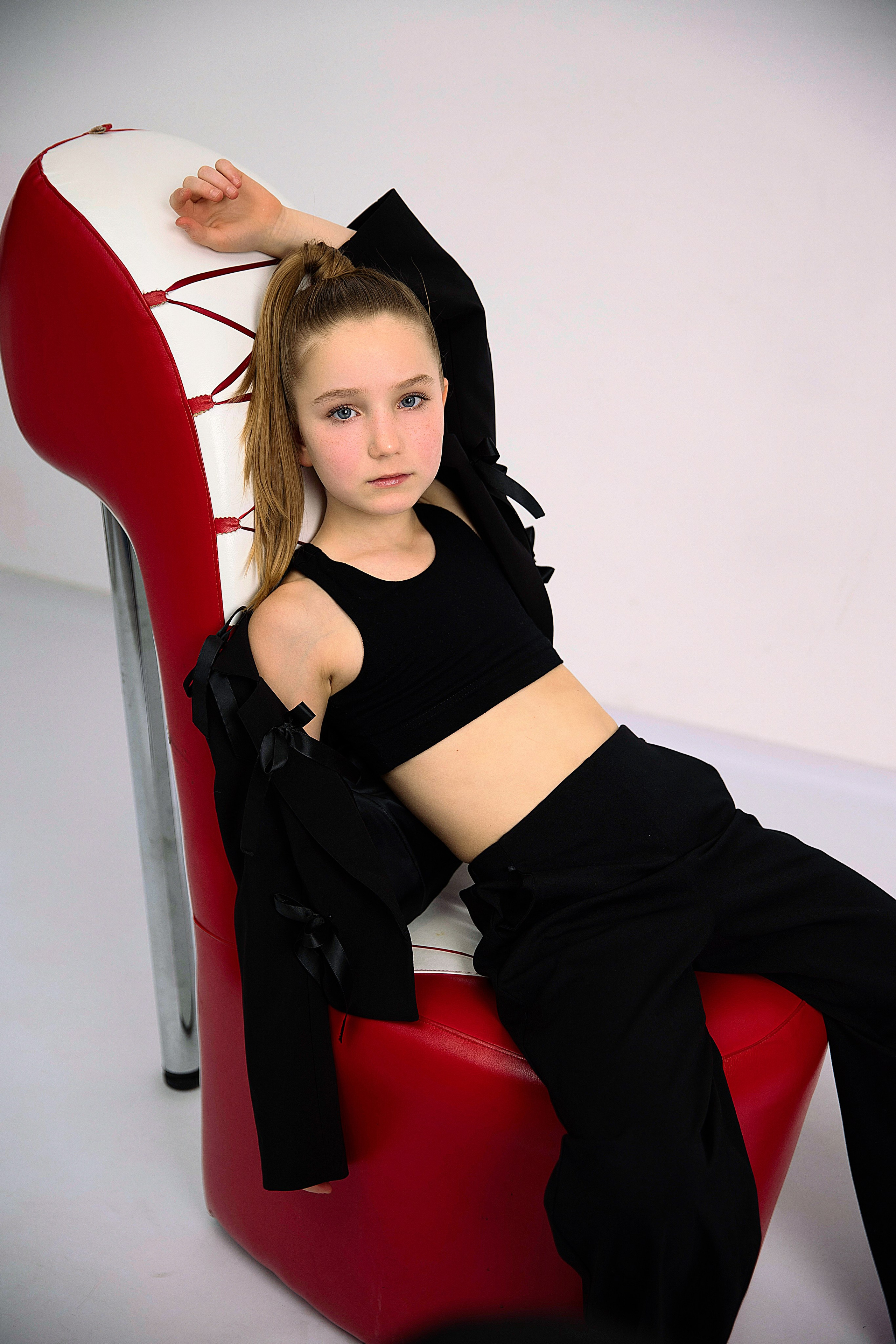 «ФАБРИКА ЗВЕЗД». Детский школьный фотограф в Кемерово Зиновьева Екатерина