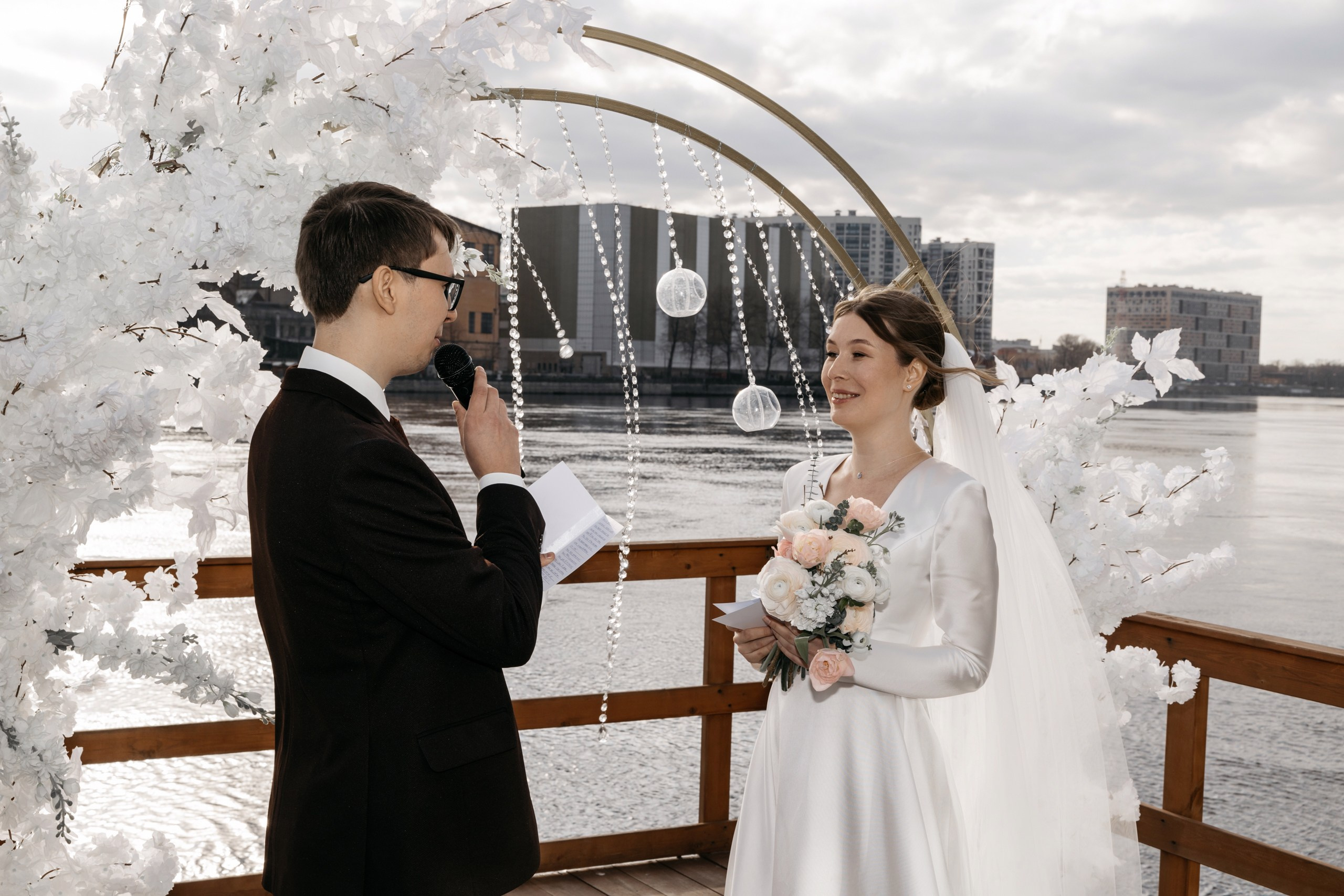 Свадебная фотосессия банкета. Свадебный и Семейный Фотограф в Гатчине и Санкт-Петербурге Виктория