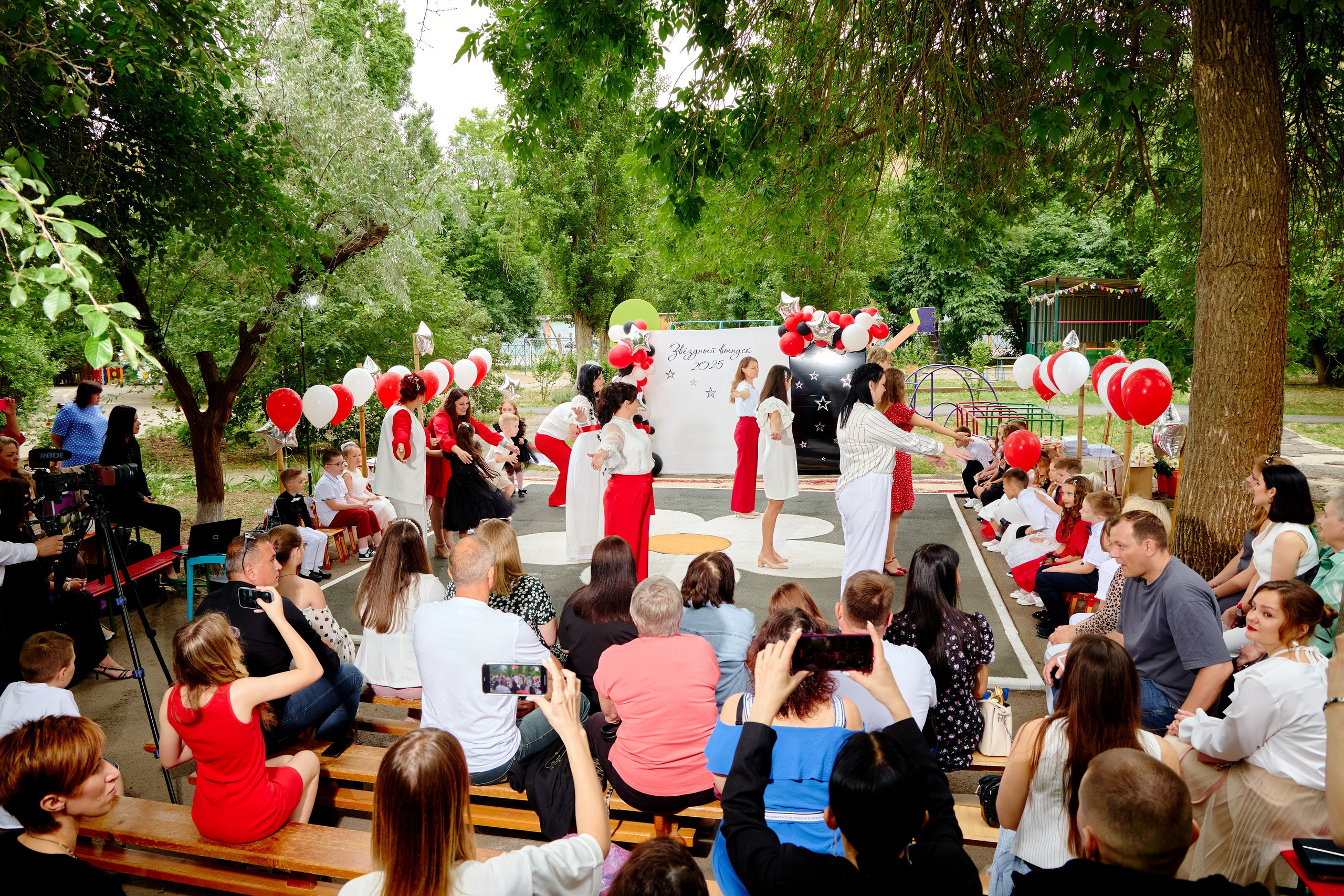 Выпускной 45 сад. Фотограф Выпускные альбомы Таганрог Сергей Коробченко
