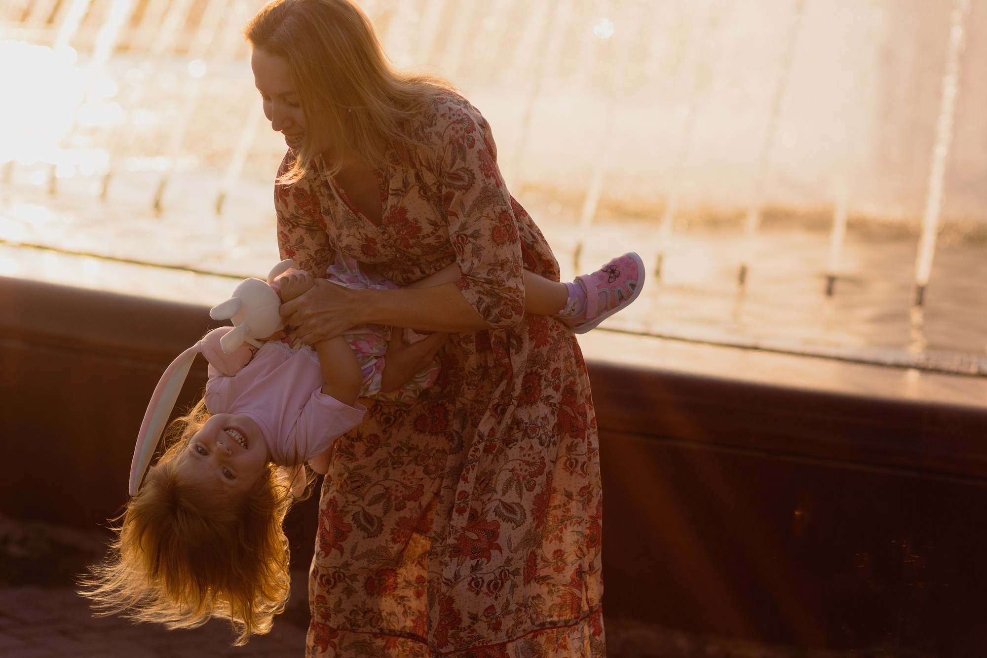 Вечерняя фотосессия у фонтанов в Новосибирске. Семейный фотограф в Новосибирске Инна Кузнецова