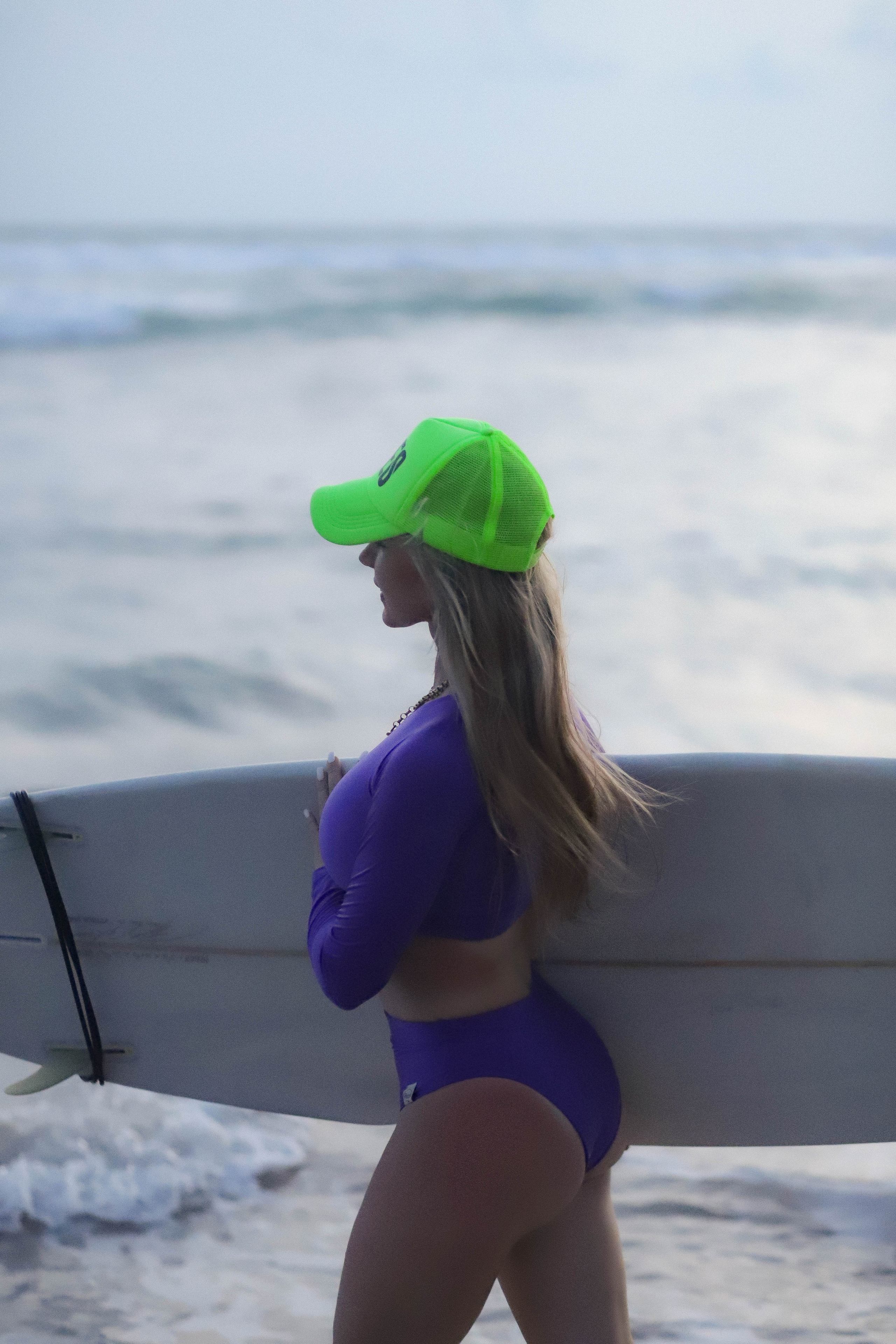 Девушка на вилле Brisa Ahangama — Стильная фотосессия в зелени и у бассейна | Шри-Ланка. Фотограф на Шри-Ланке