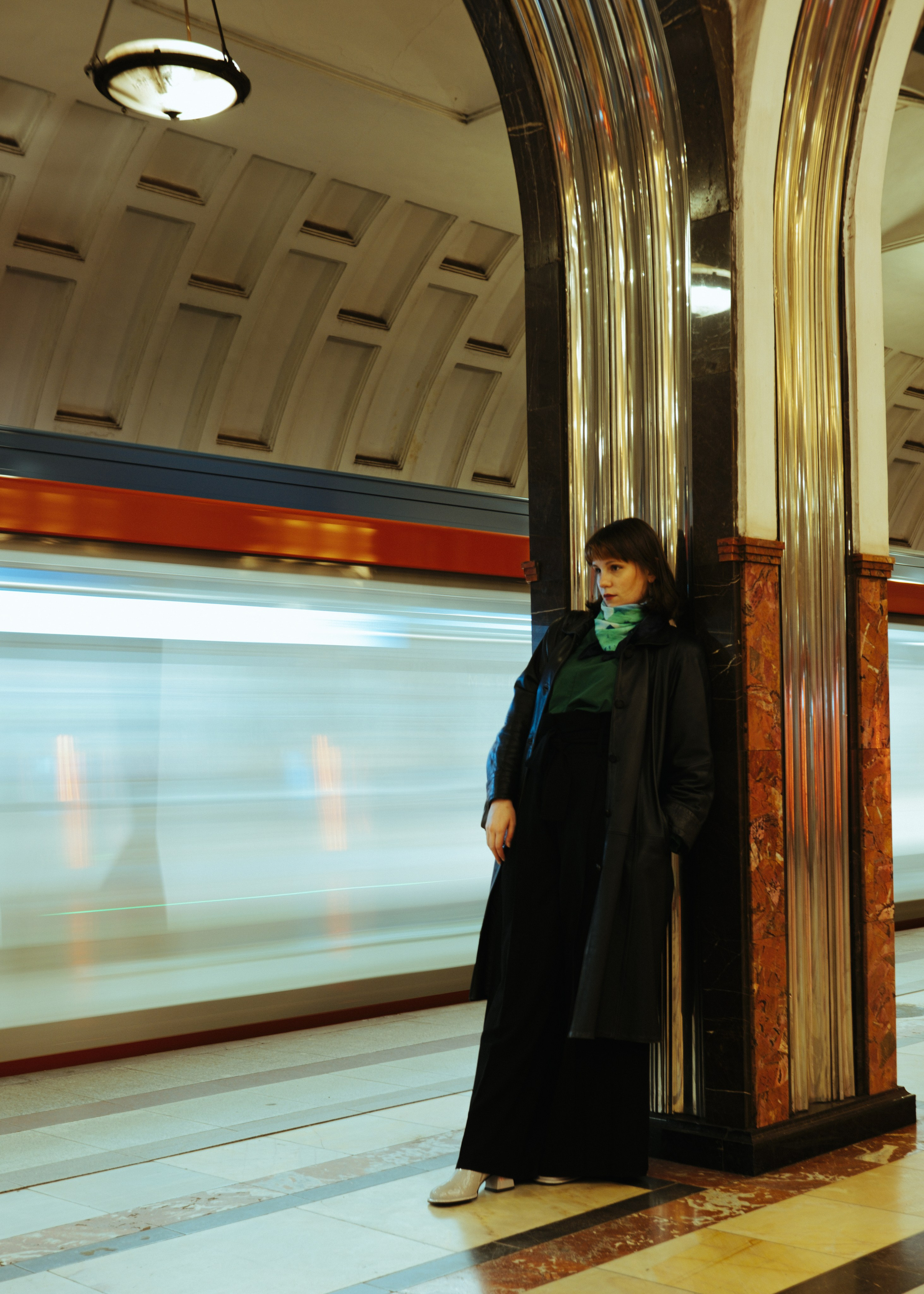 Портретная съемка в метро. Фотограф в Москве Полина Ефремова