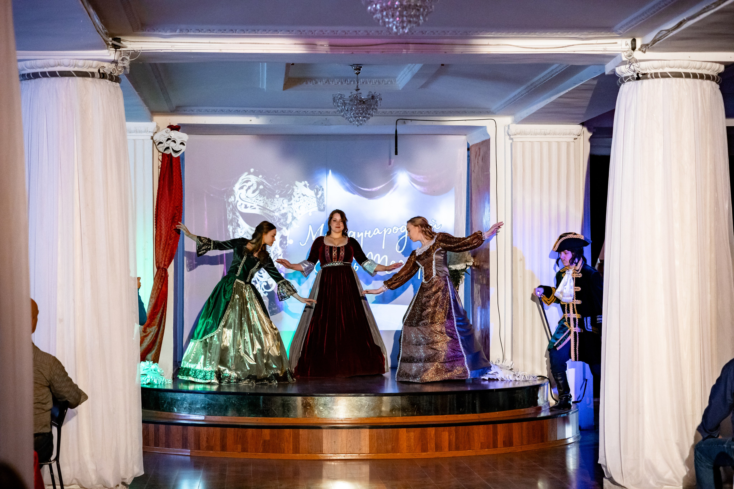 «Свеча» приглашает в театральную гостиную. Свадебный и семейный фотограф в г. Волхов Алексей Кочерыжкин