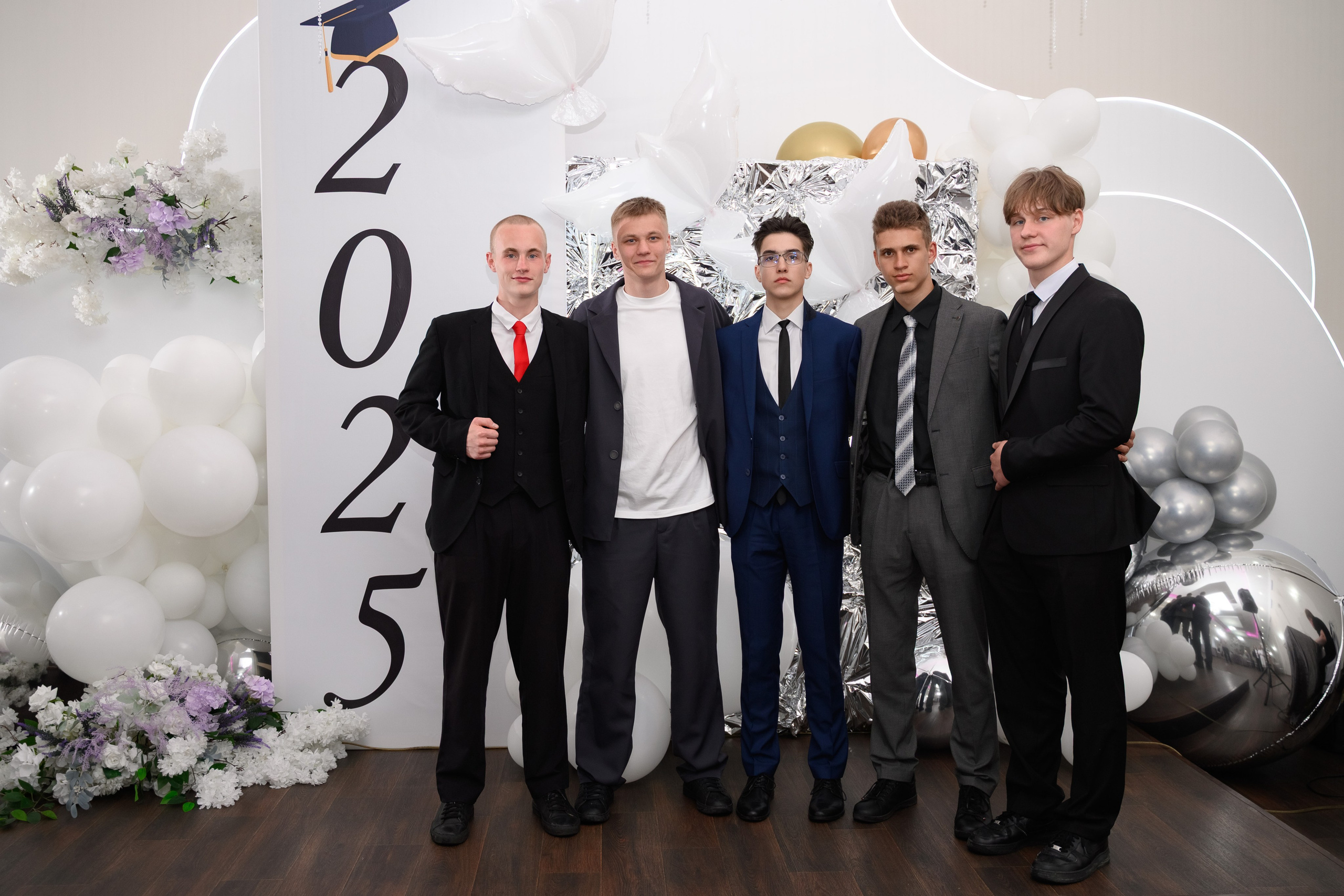 Мобильная фотостудия на выпускном с печатью фотографий.