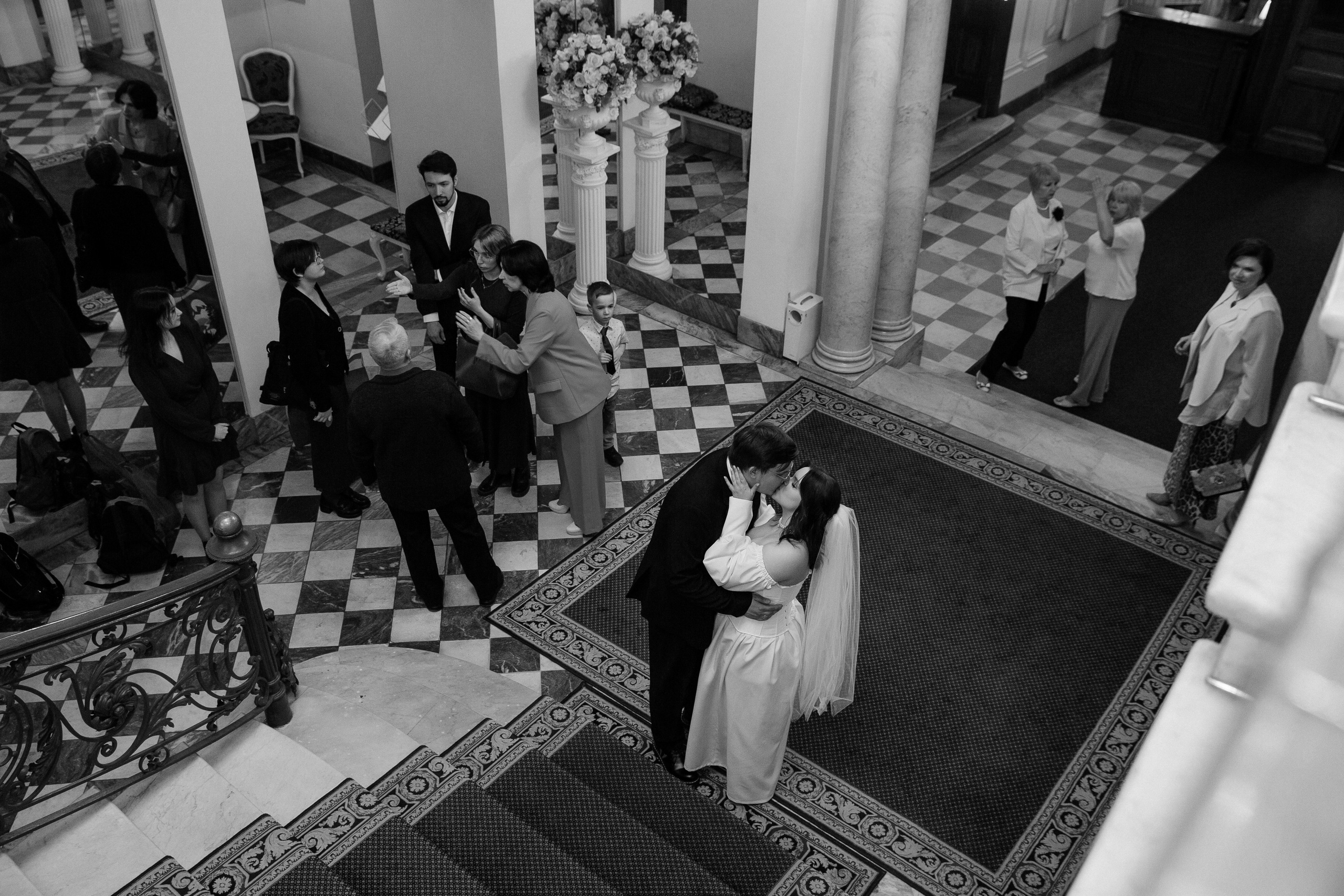 Съемка в отеле и регистрация прохладным майским днем. Свадебный фотограф в Санкт-Петербурге Вика Стукачева