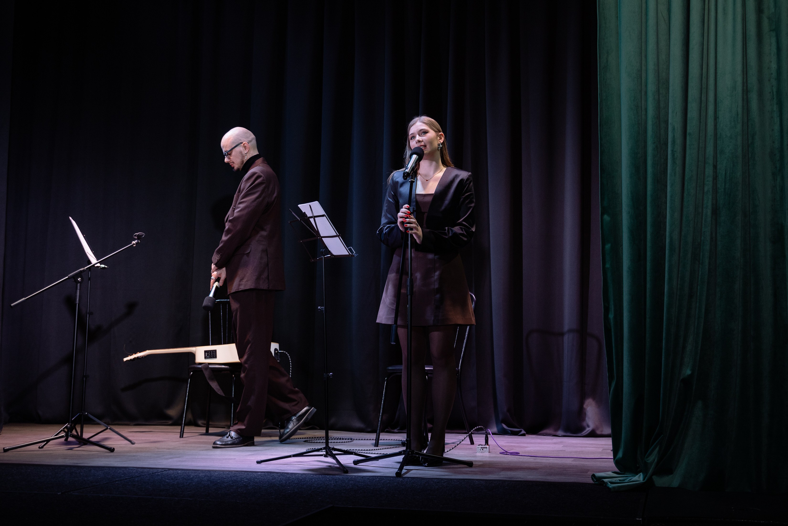 Поэтический вечер с Игорем Бушмелевым и Никой Станиславчик. Фотограф Юлия Мальцева