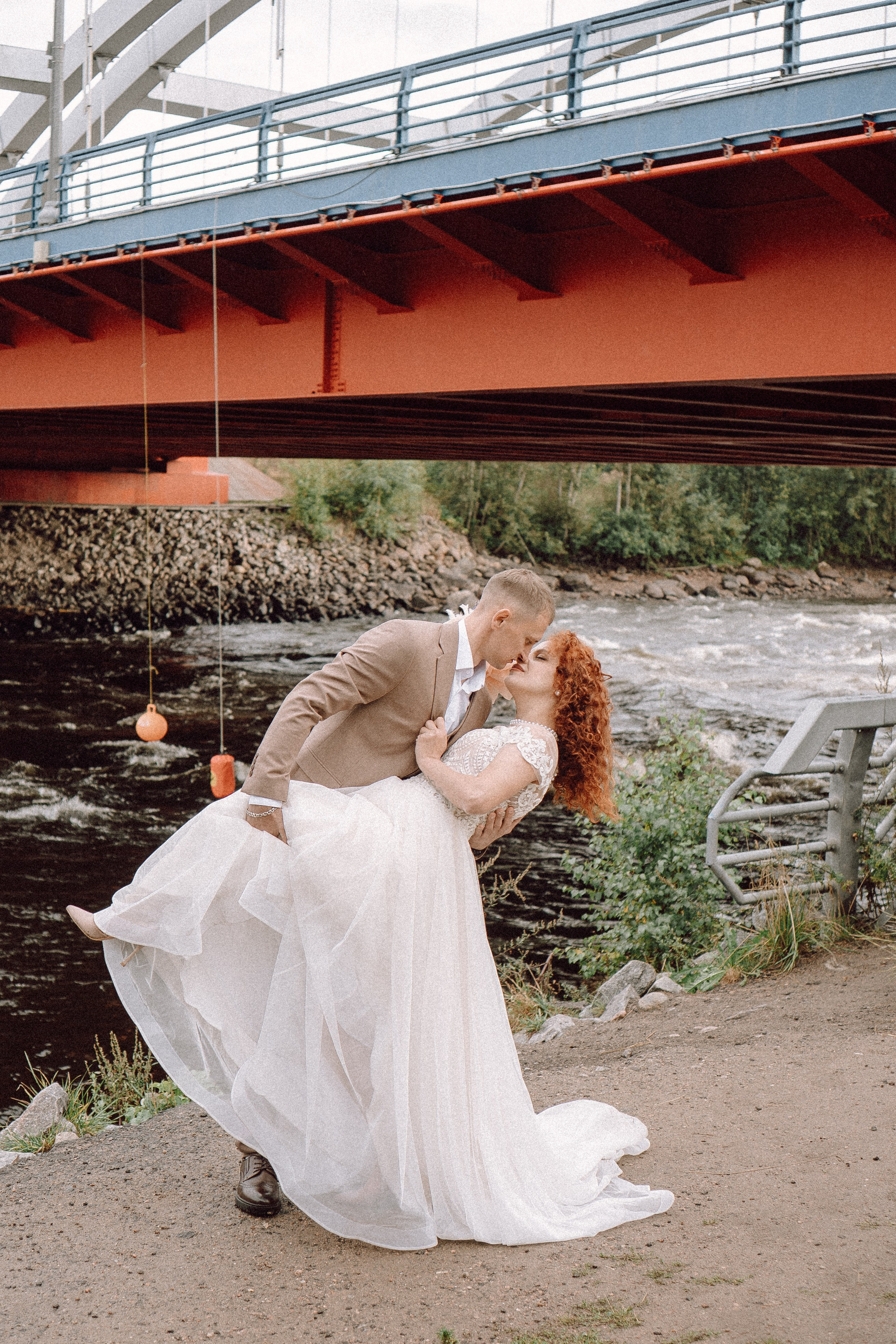 СВАДЕБНАЯ ФОТОСЕССИИЯ ПАРЫ В ГОРОДЕ ПРИОЗЕРСК В СОСНОВОМ ЛЕСУ И С ПИКАПОМ. Профессиональный фотограф, Санкт-Петербург — Виктория Богомолова
