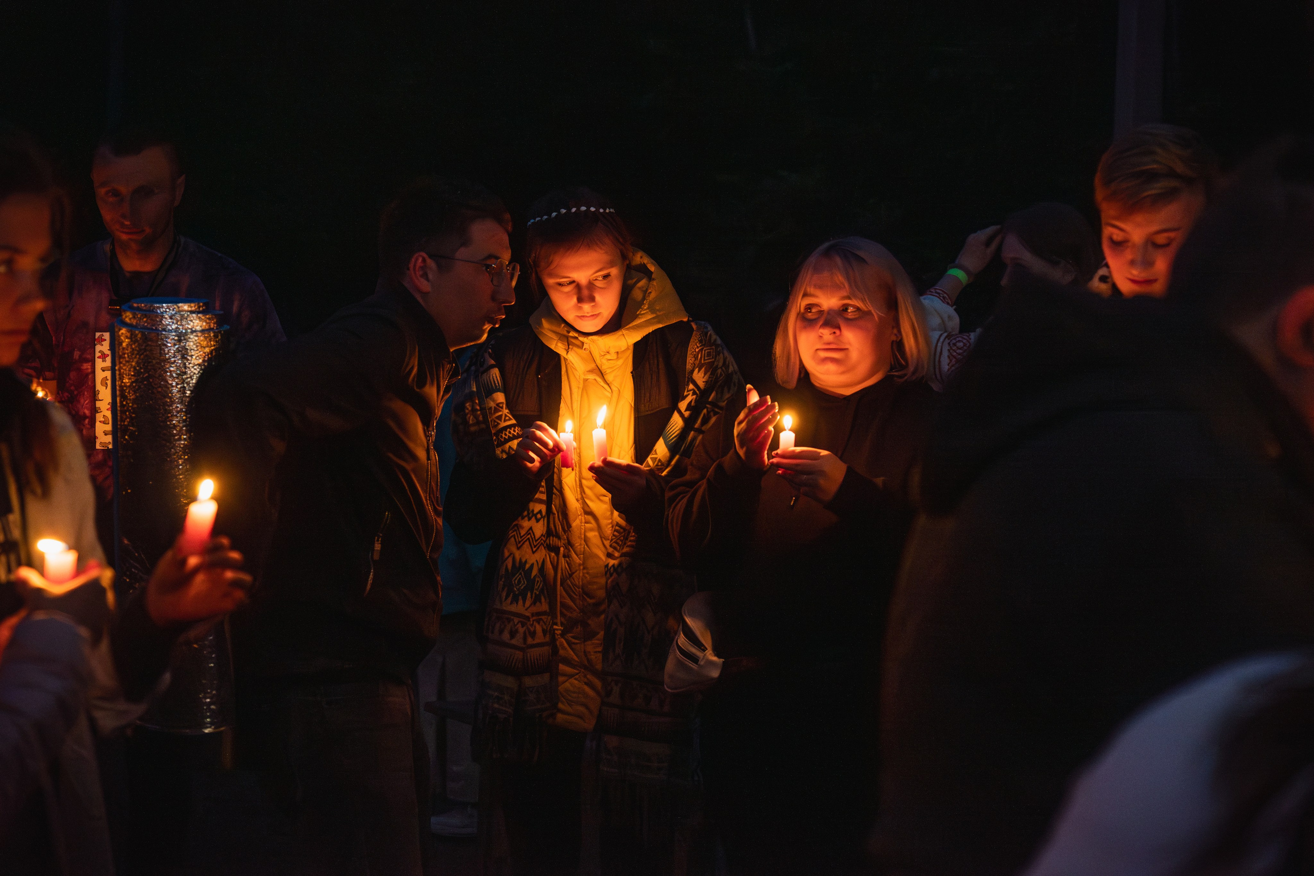 Белорусское Купалье. Занимаюсь профессиональной фотографией и живу рядом с Байкалом. Работаю в разных жанрах