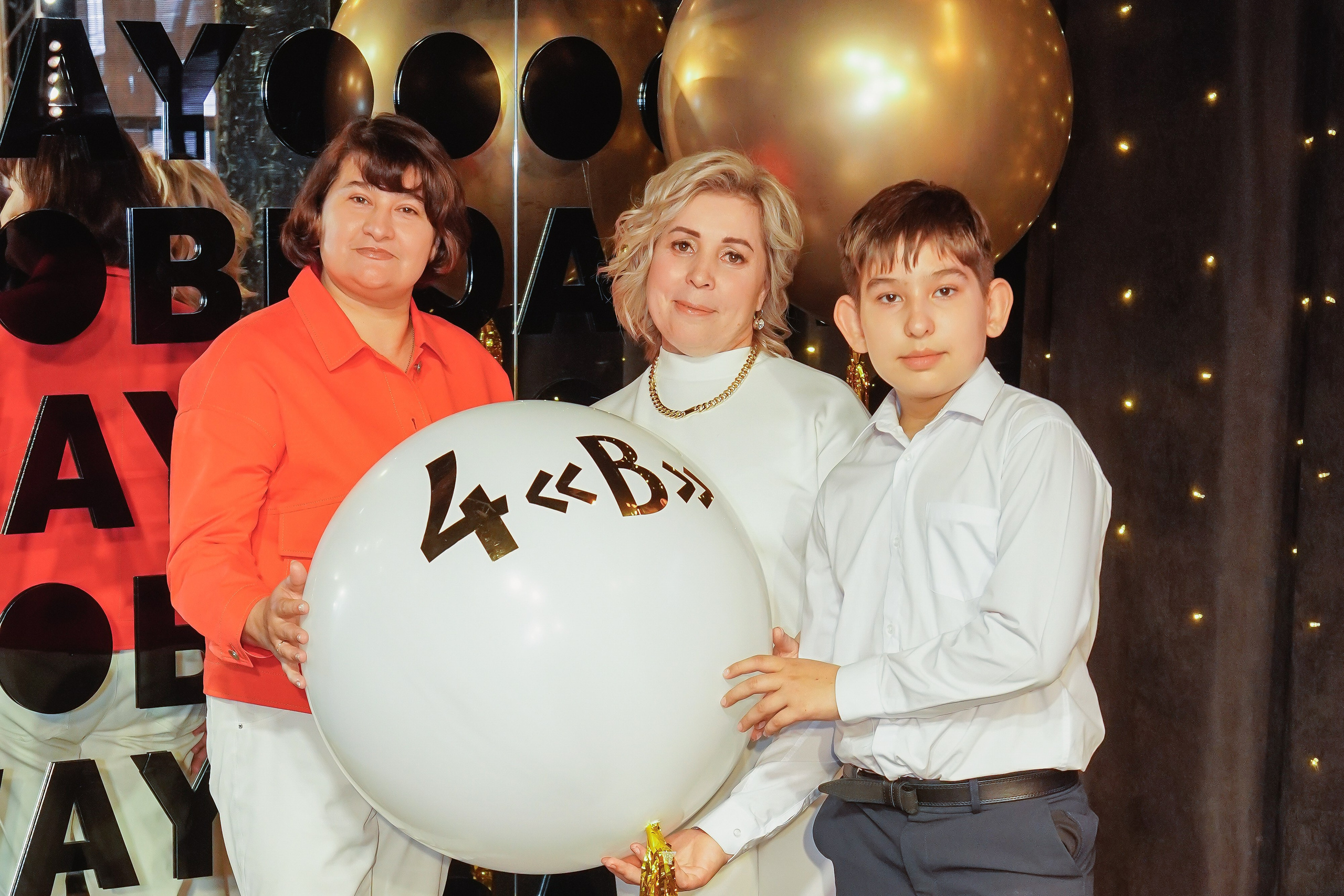 Выпускной. Занимаюсь профессиональной фотографией и живу рядом с Байкалом. Работаю в разных жанрах