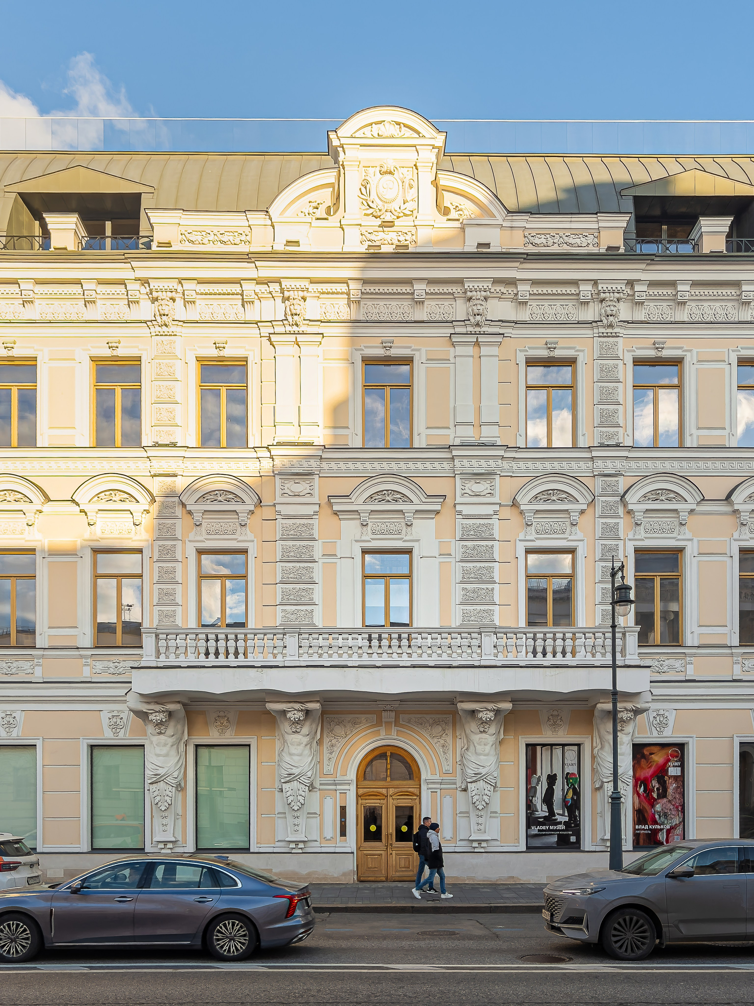 Галерея Vladey, дом с Атлантами. Иван Благушин. Интерьерный и архитектурный фотограф в Москве и Санкт-Петербурге