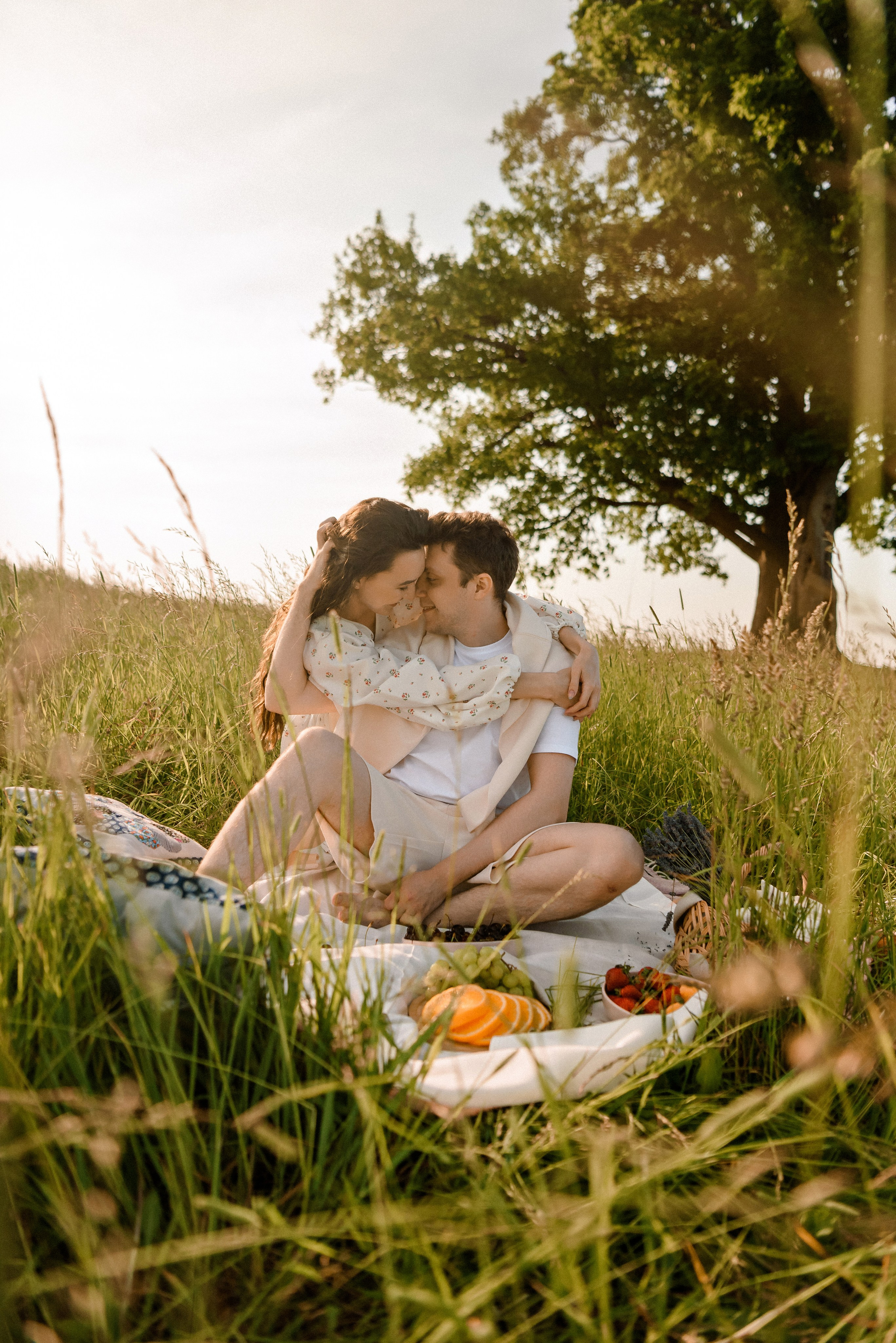Лиза и Лёша в поле. Свадебный фотограф в Санкт-Петербурге София Шубик