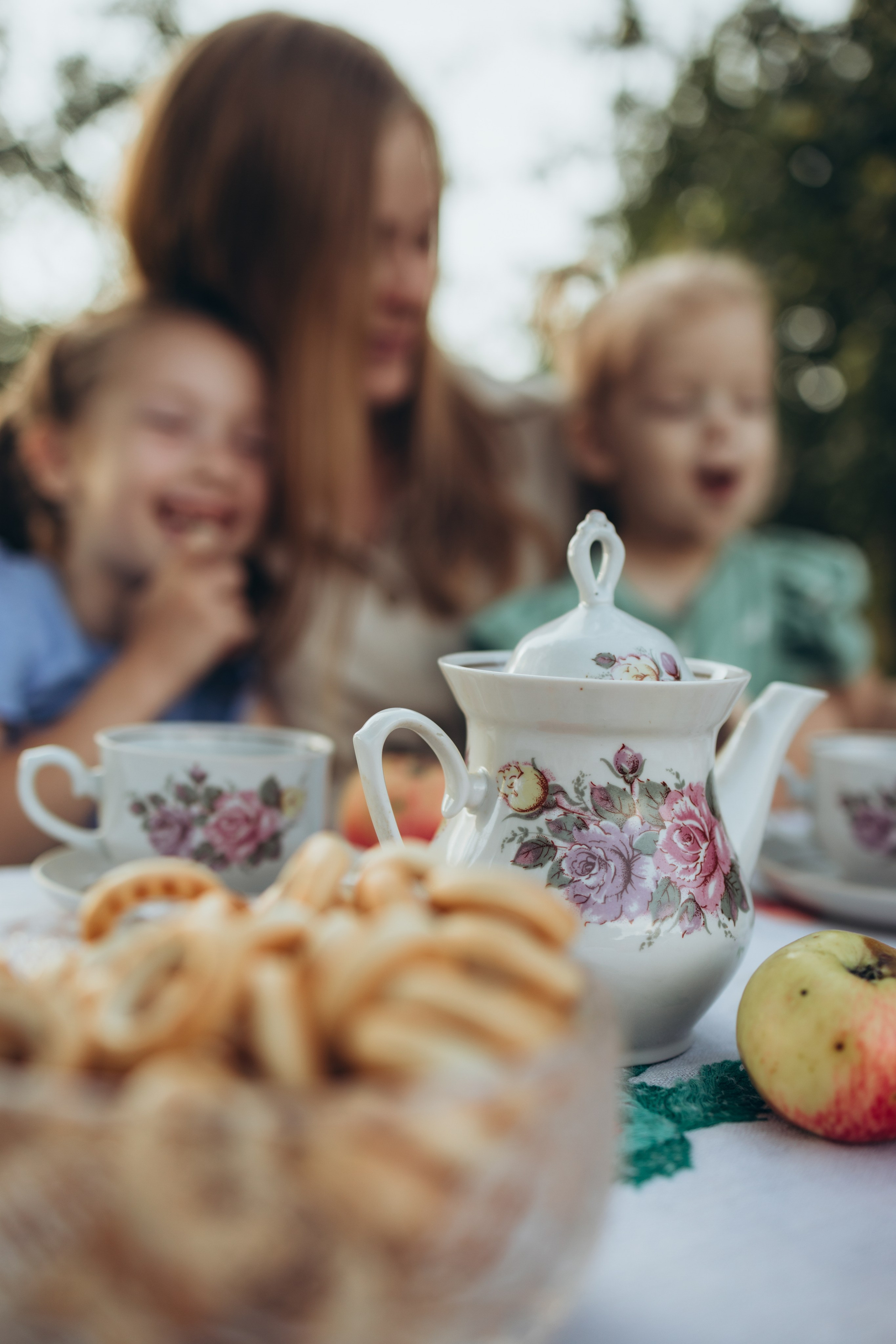 Чаепитие в саду. Фотограф Елена Рябцева