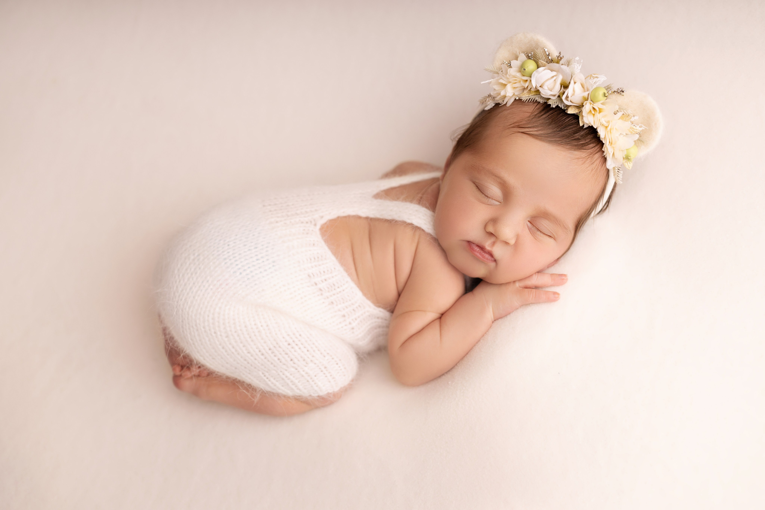 Классическая фотосессия малыша. Фотограф новорожденных малышей в Омске и Омской области Эльвира Камаева