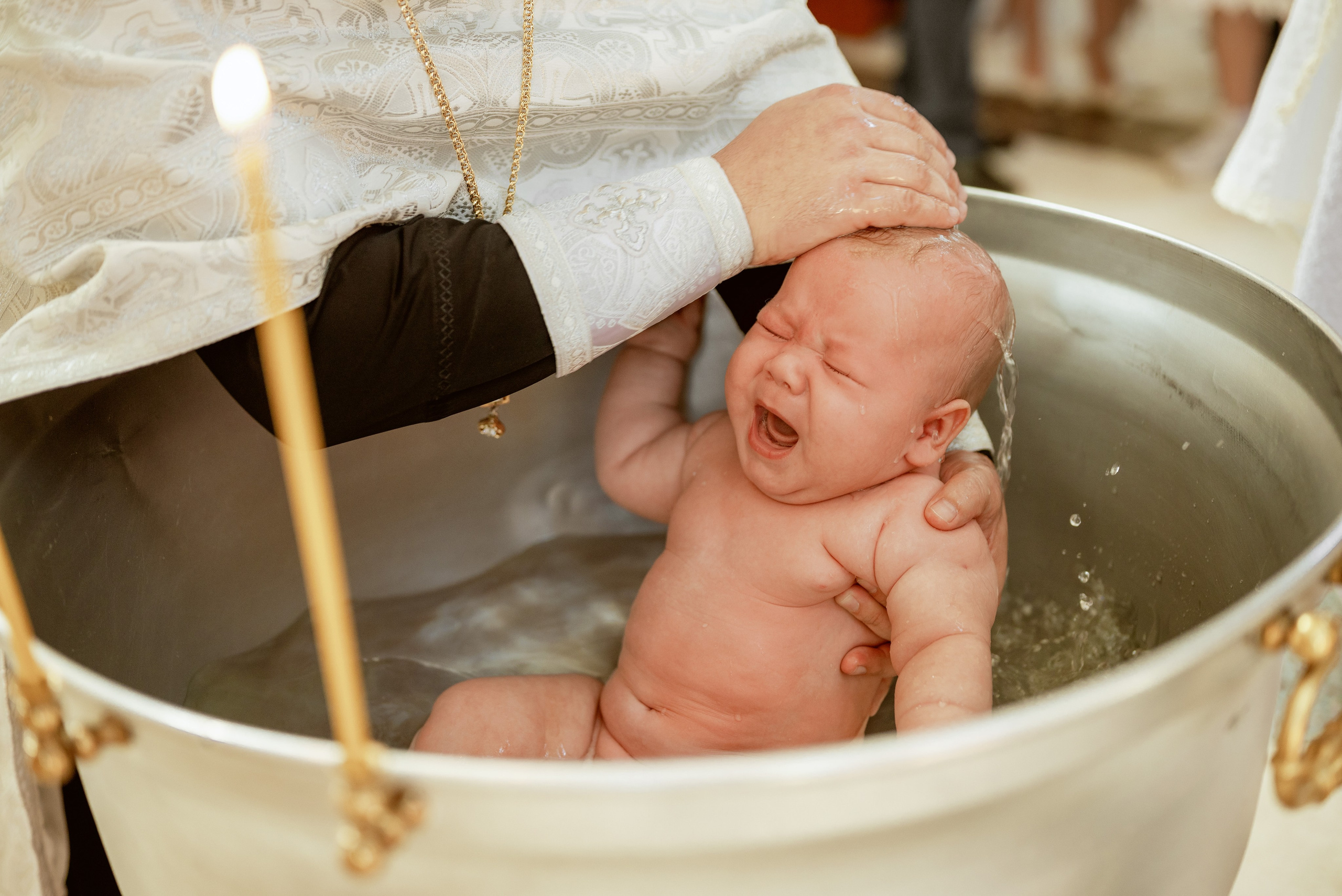 Крещение в светлом храме. Юлия Басня семейный и свадебный фотограф в Донецке