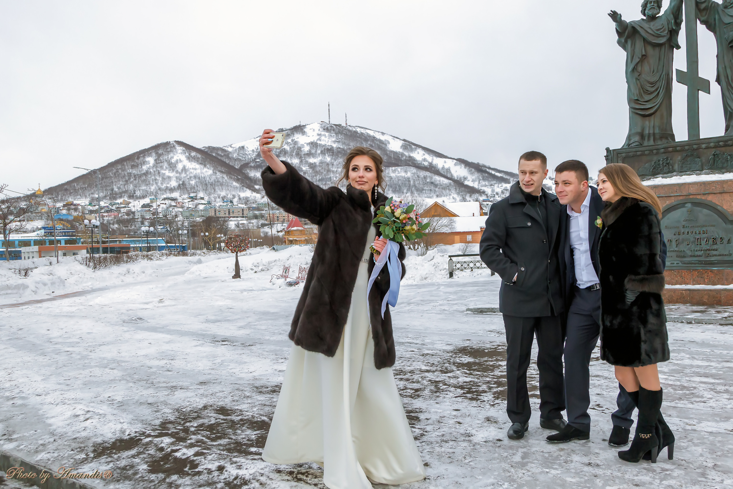Свадьба Ивана и Марии (Петропавловск-Камчатский, январь 2019). Репортажная съемка в Москве и области. Анималистика