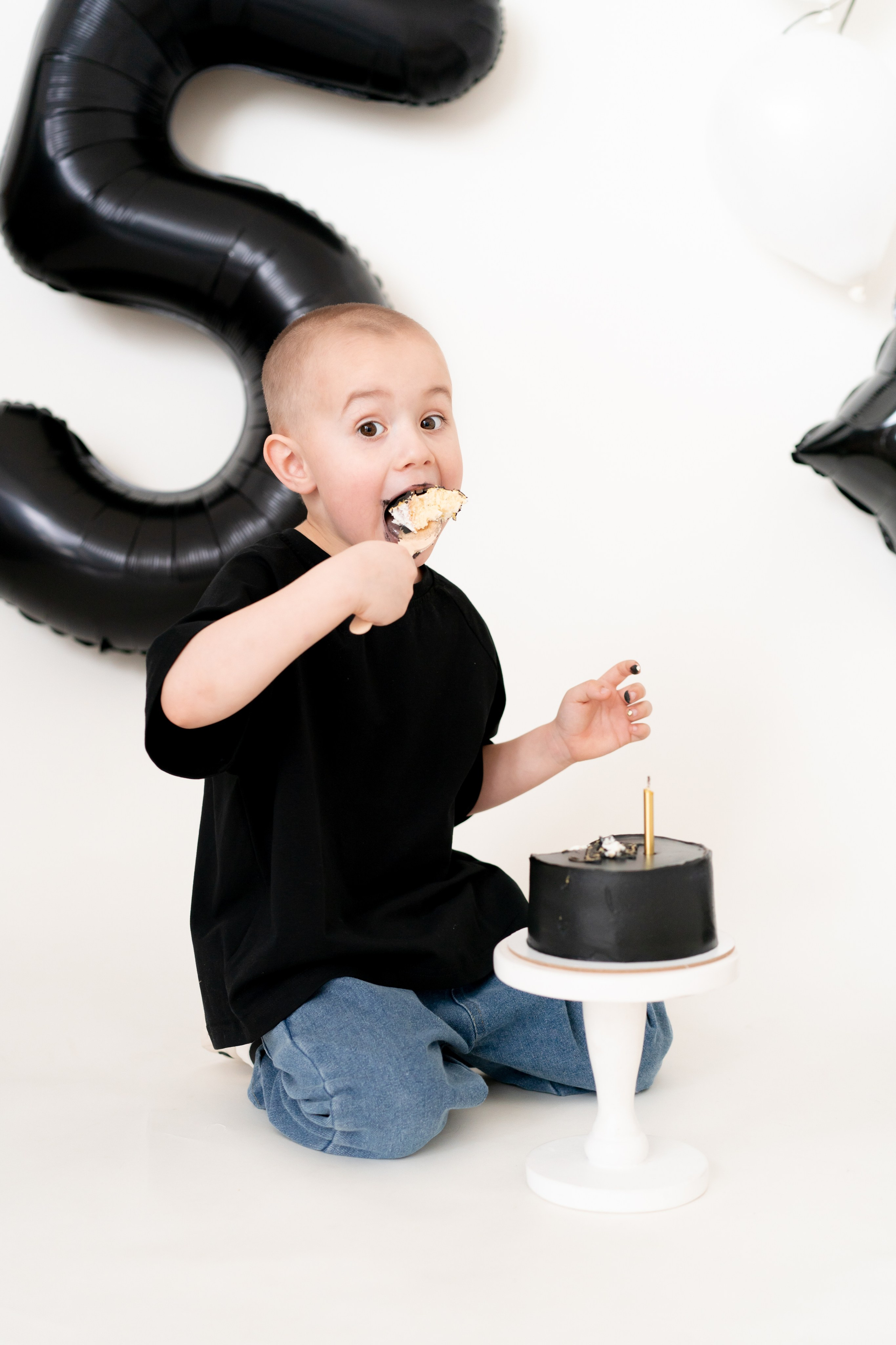 С Днём Рождения ребенка, портрет. Детская, семейная фотостудия в Санкт-Петербурге