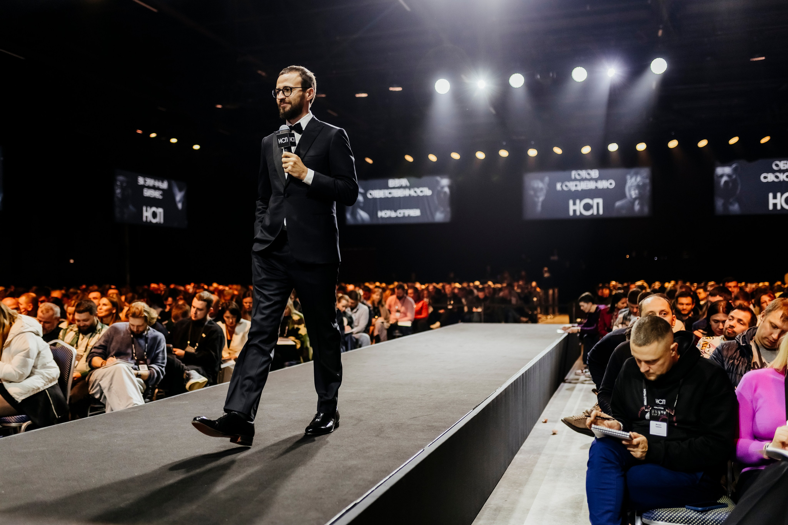 Съёмка всех потоков НСП, в каждом из потоков более 1600 человек проходят программу, длительность одного дня с 9 утра до 20 вечера