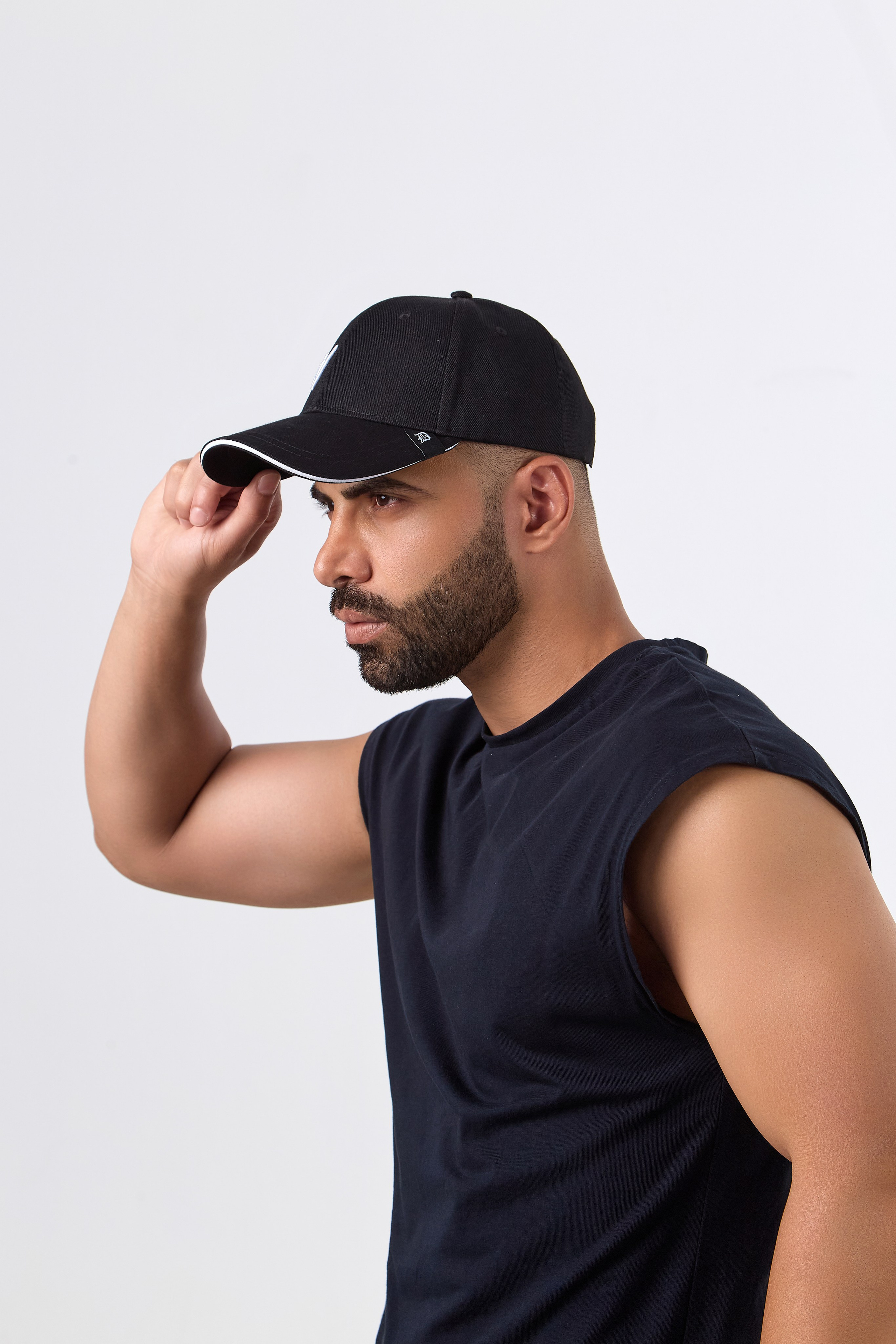 Фото кепок для маркетплейсов. Фотограф Руслан Потапов в Краснодаре